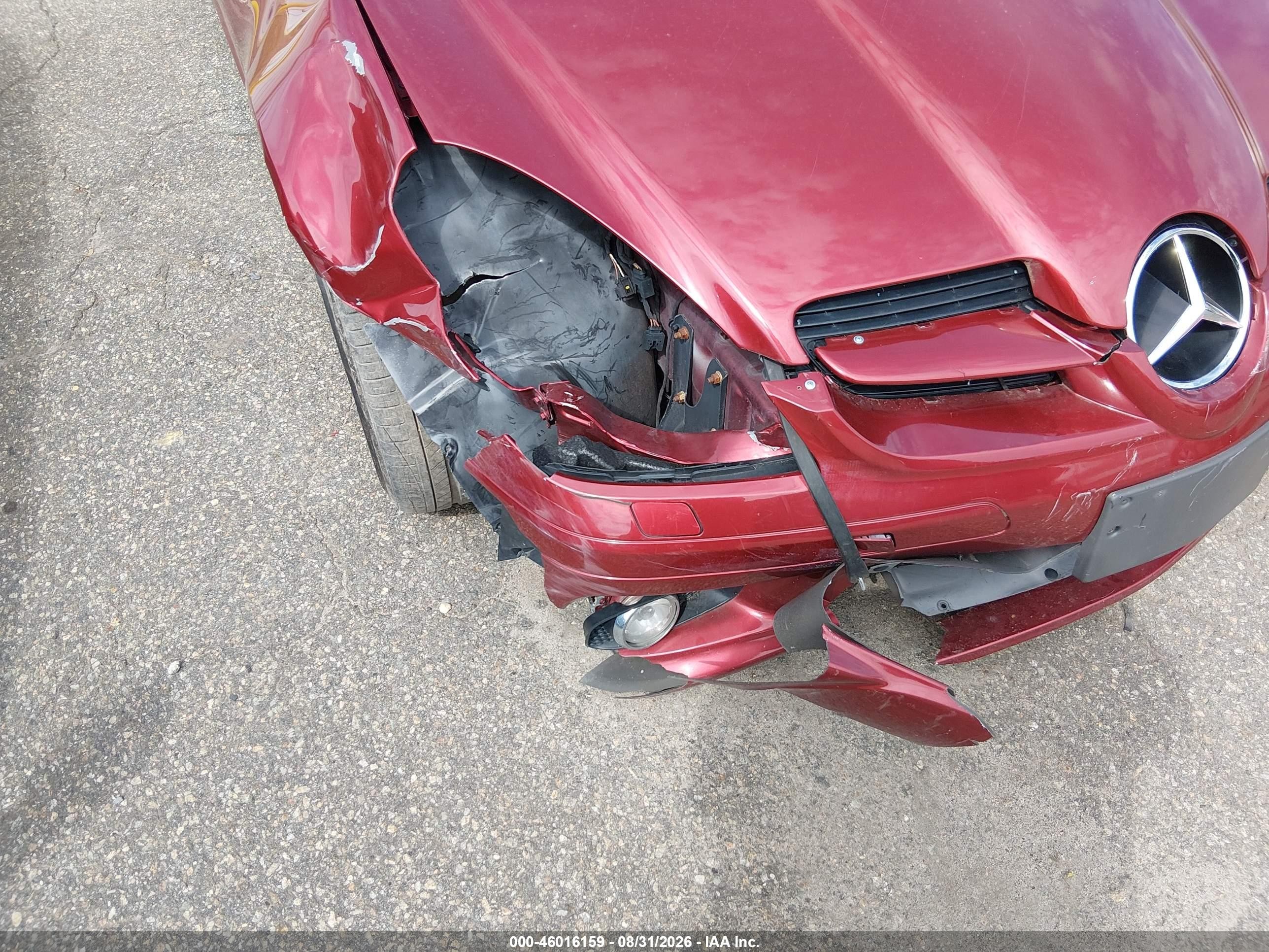 2005 Mercedes-benz Slk 350   Red vin: WDBWK56F25F053055