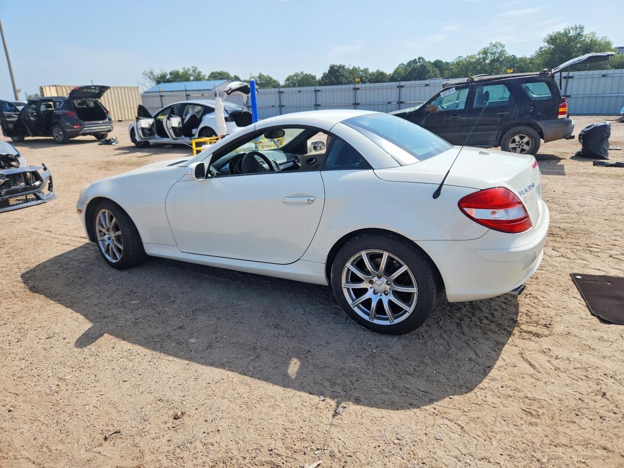 2007 Mercedes-benz Slk 350 White vin: WDBWK56F27F154325