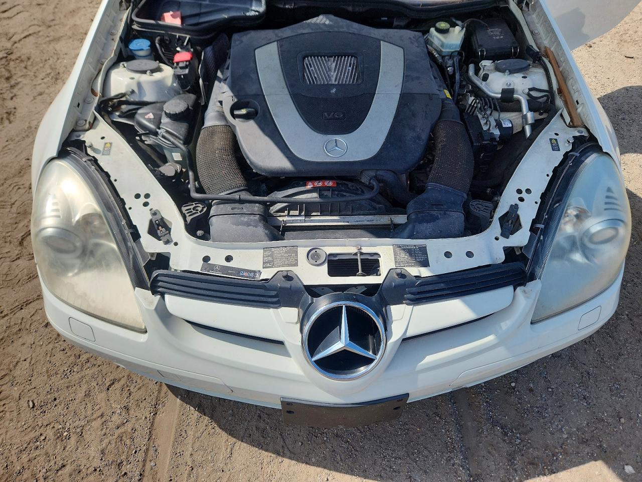 2007 Mercedes-benz Slk 350 White vin: WDBWK56F27F154325