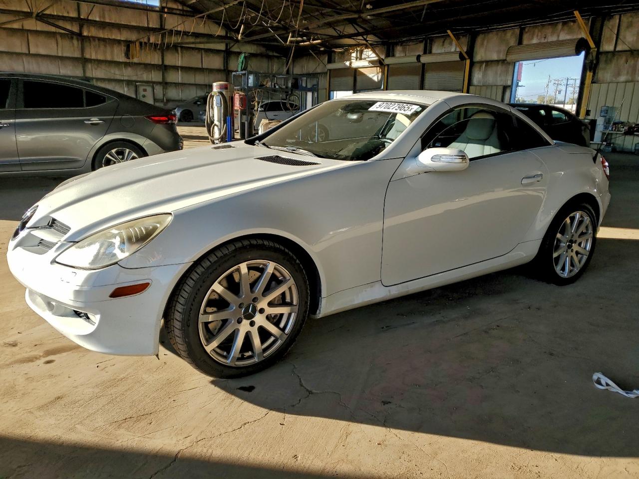 2007 Mercedes-benz Slk 350 White vin: WDBWK56F27F161596