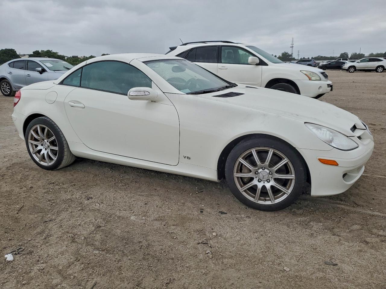 2007 Mercedes-benz Slk 350 White vin: WDBWK56F27F167947