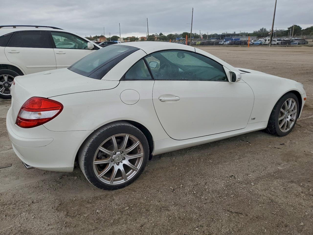 2007 Mercedes-benz Slk 350 White vin: WDBWK56F27F167947