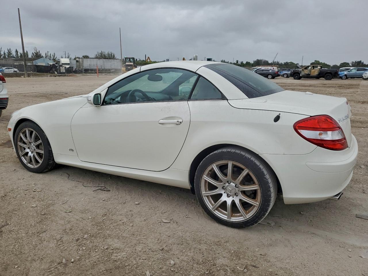 2007 Mercedes-benz Slk 350 White vin: WDBWK56F27F167947