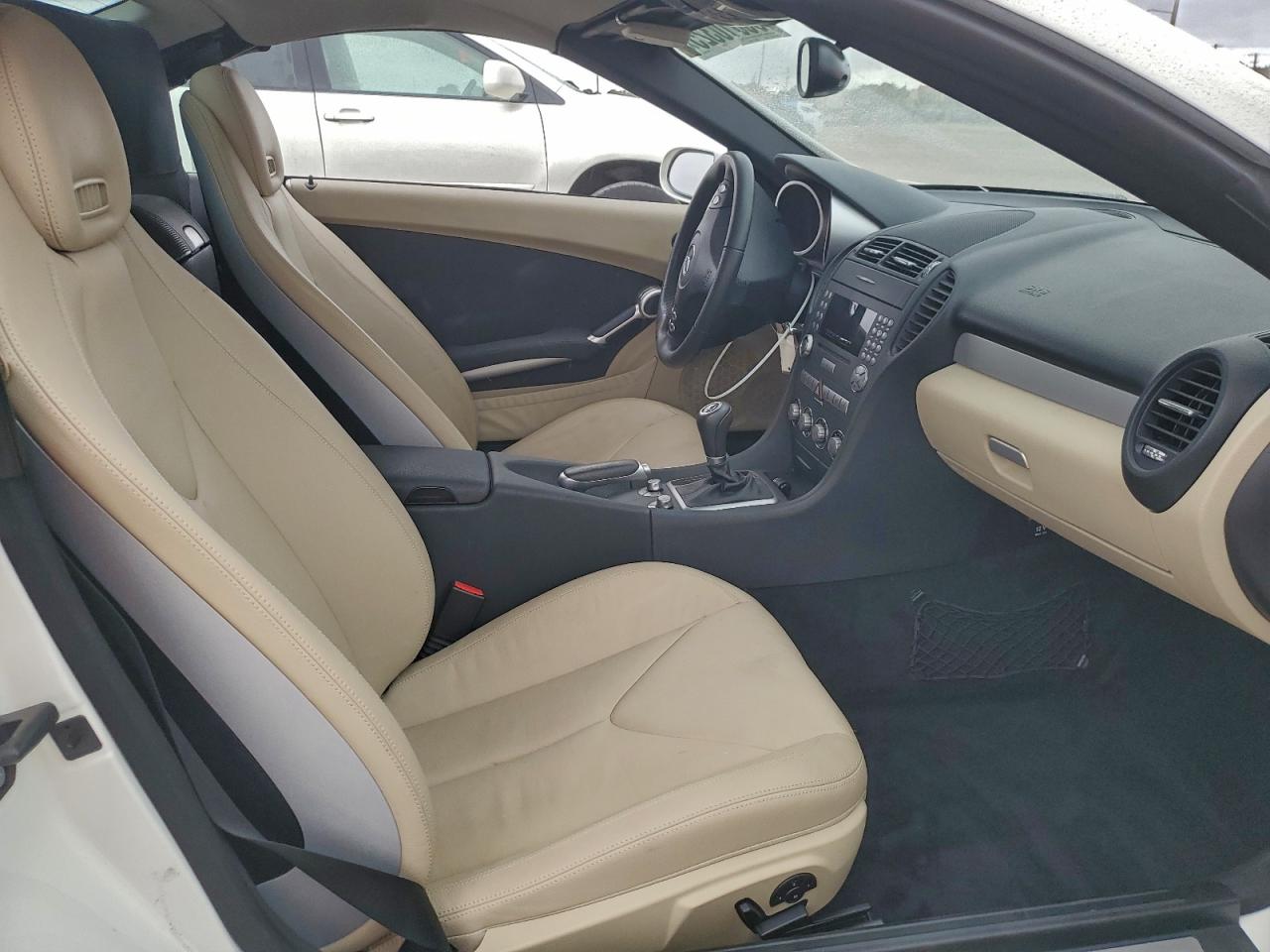 2007 Mercedes-benz Slk 350 White vin: WDBWK56F27F167947
