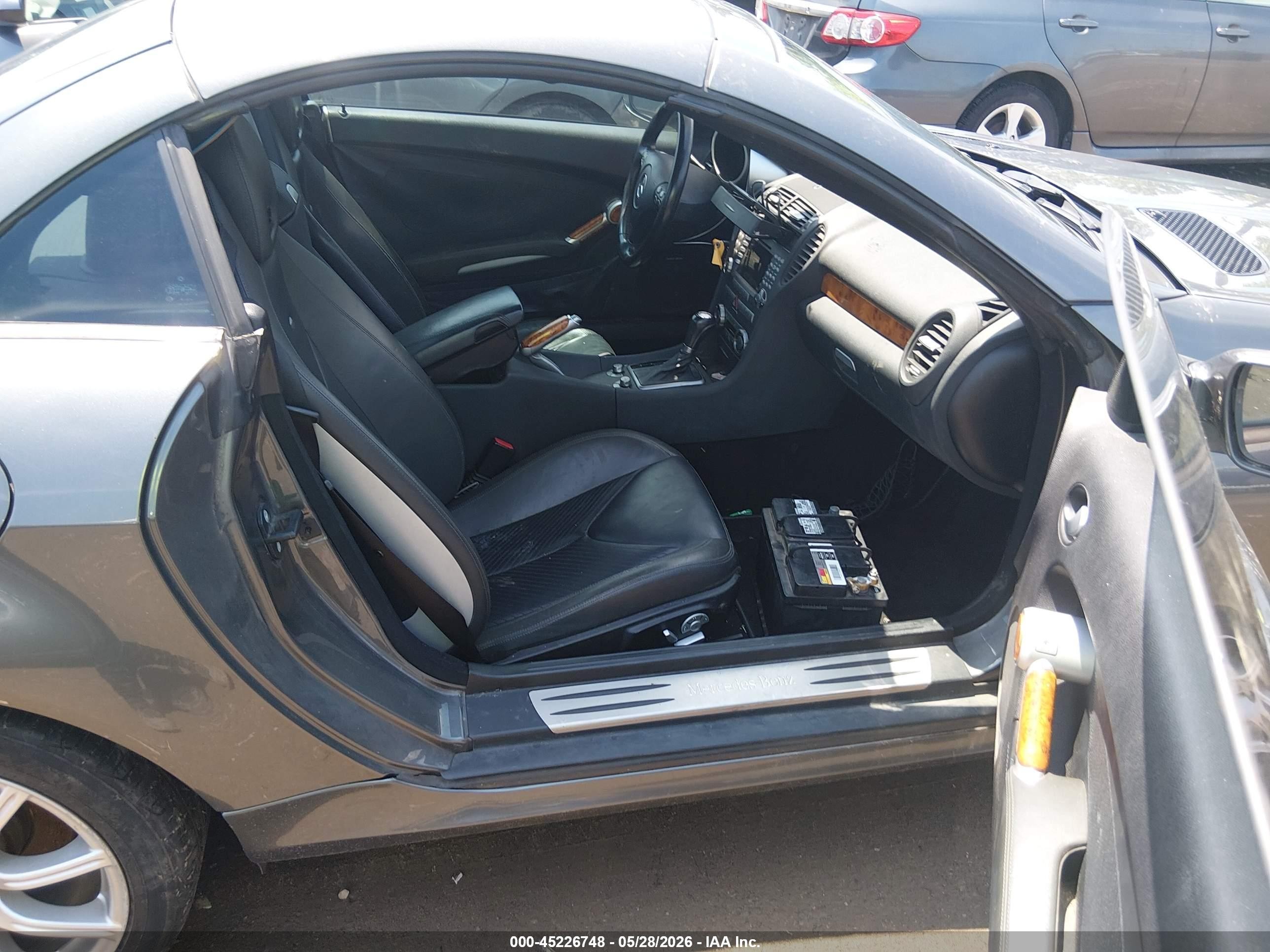 2006 Mercedes-benz Slk 350   Gray vin: WDBWK56F36F124992