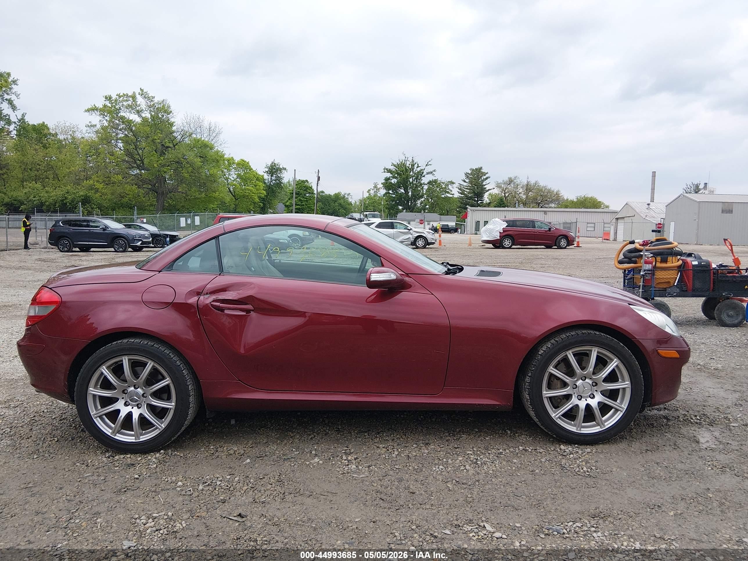 2007 Mercedes-benz Slk 350   Red vin: WDBWK56F37F151904