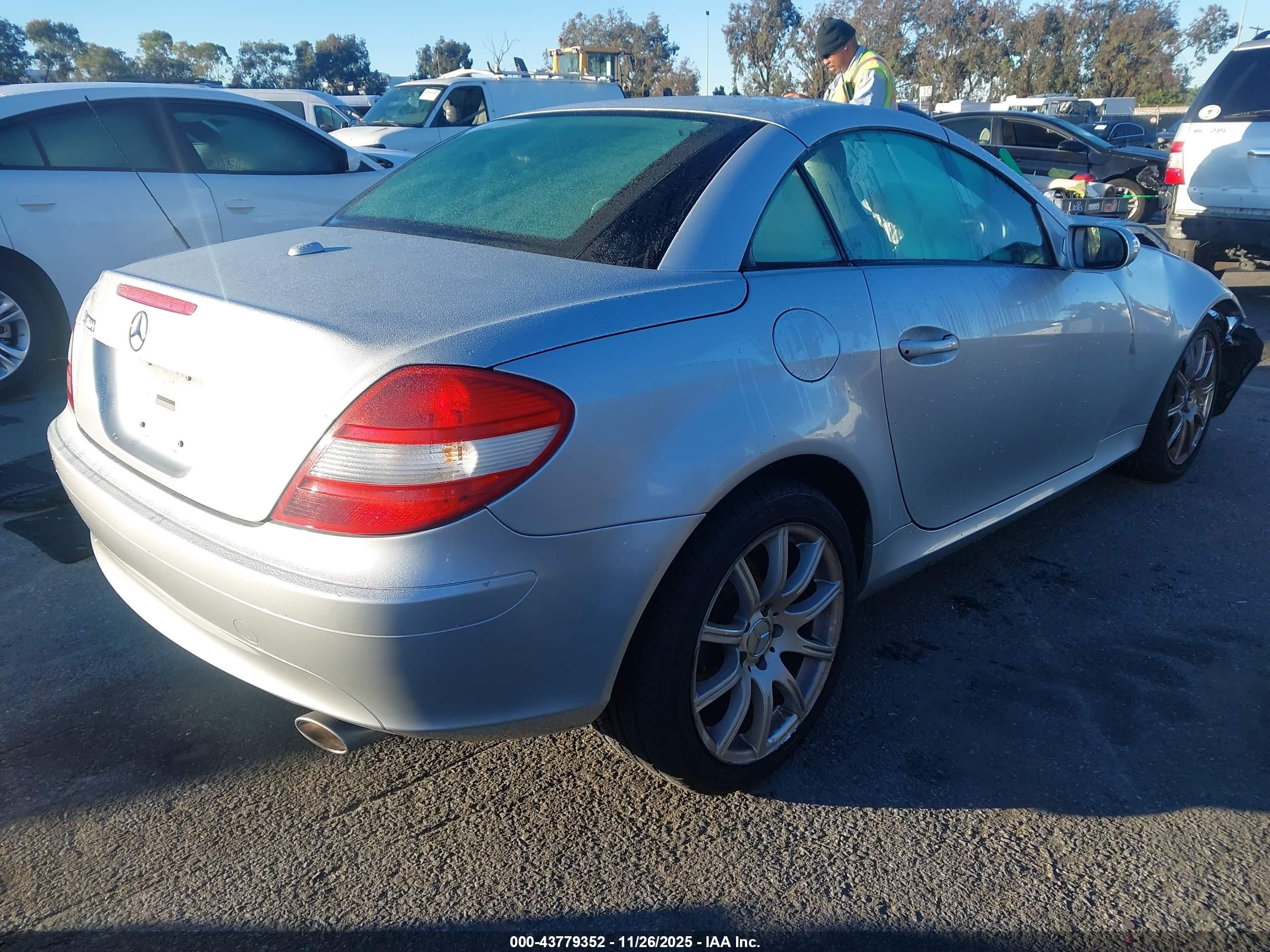 2007 Mercedes-benz Slk 350   Silver vin: WDBWK56F37F154687