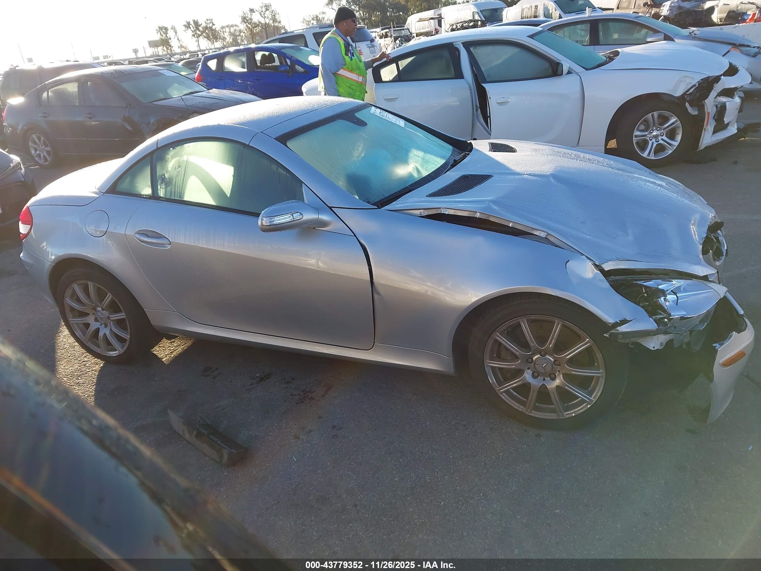2007 Mercedes-benz Slk 350   Silver vin: WDBWK56F37F154687