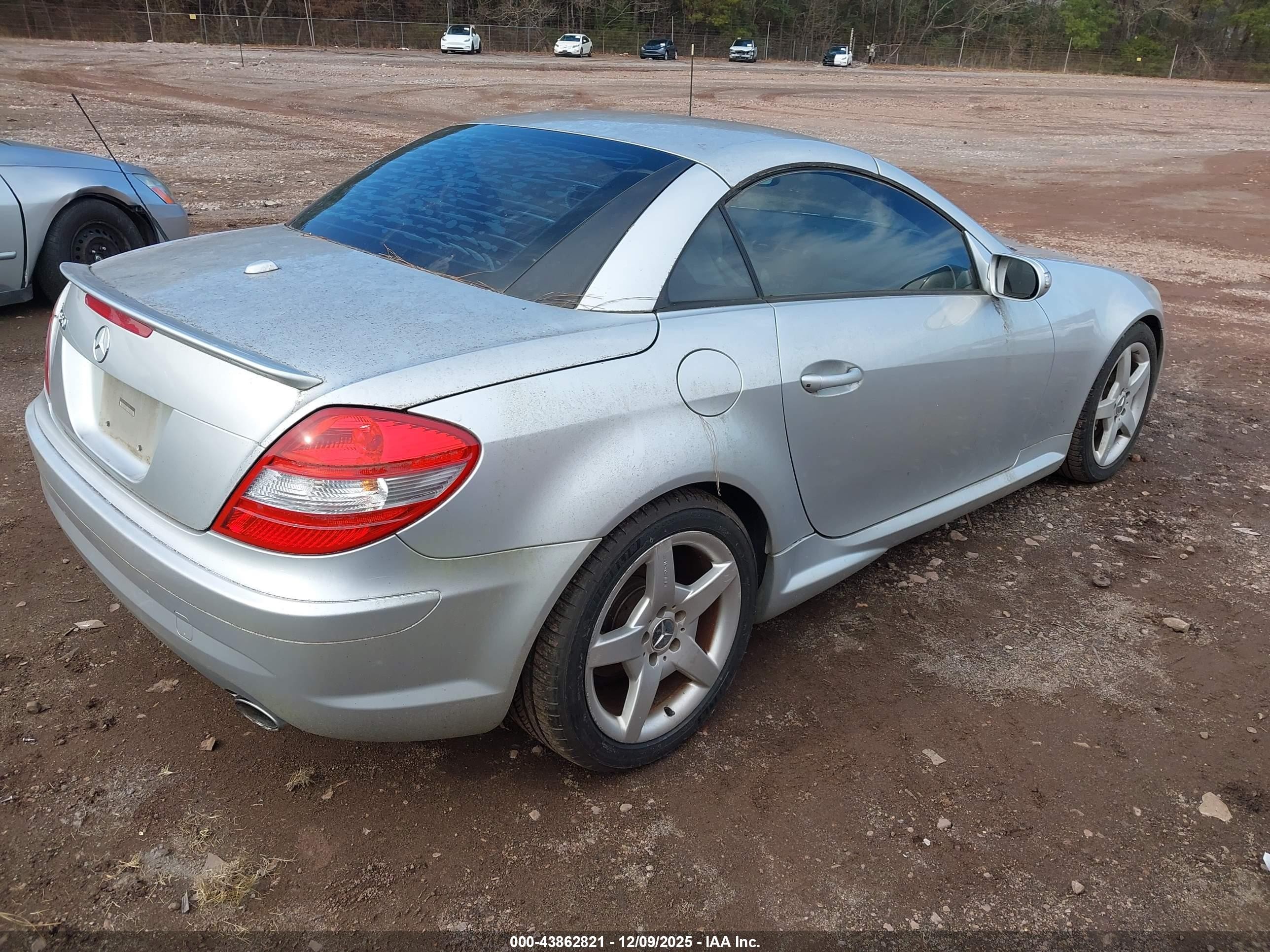 2007 Mercedes-benz Slk 350   Silver vin: WDBWK56F57F152648