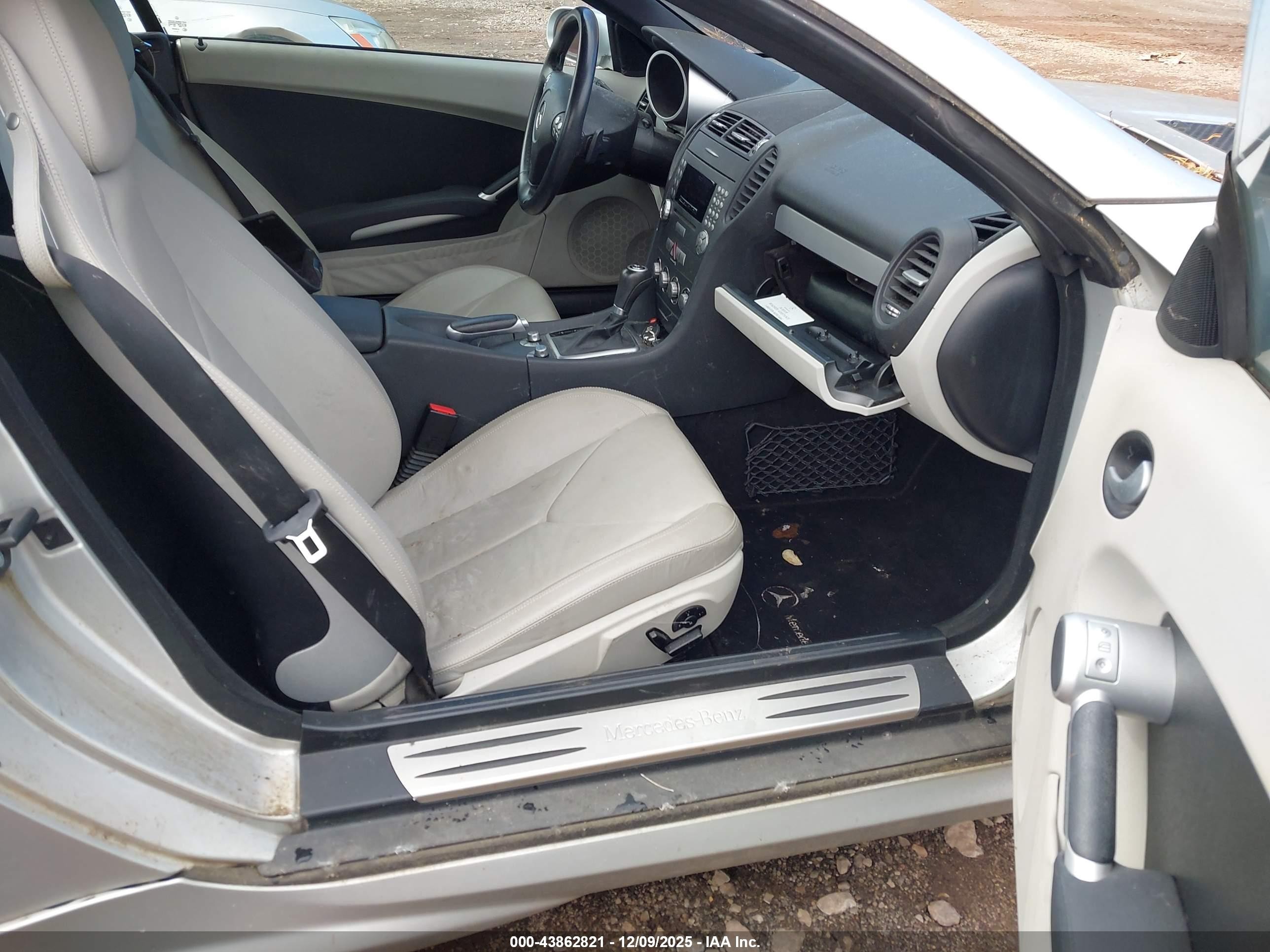 2007 Mercedes-benz Slk 350   Silver vin: WDBWK56F57F152648