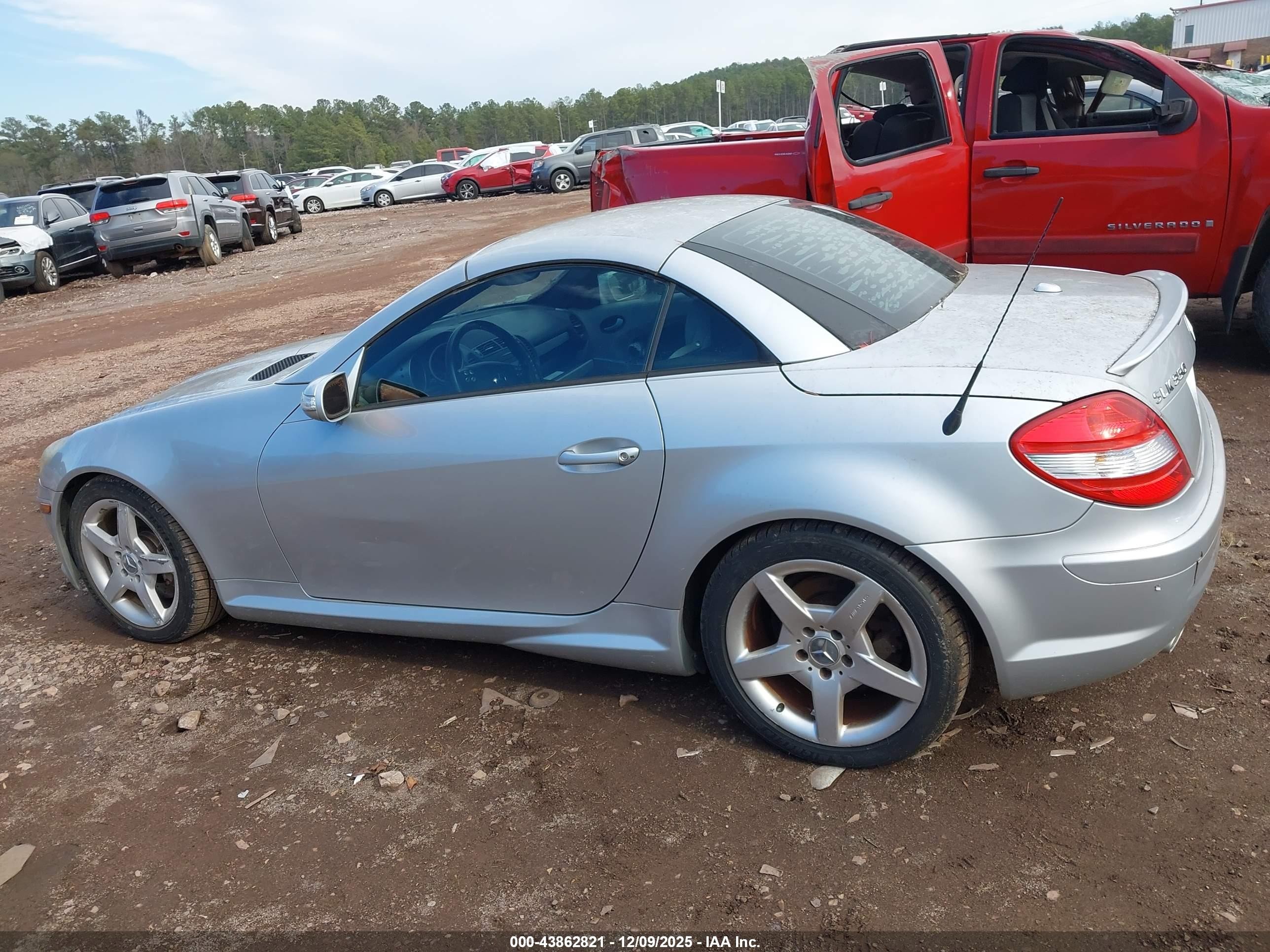 2007 Mercedes-benz Slk 350   Silver vin: WDBWK56F57F152648