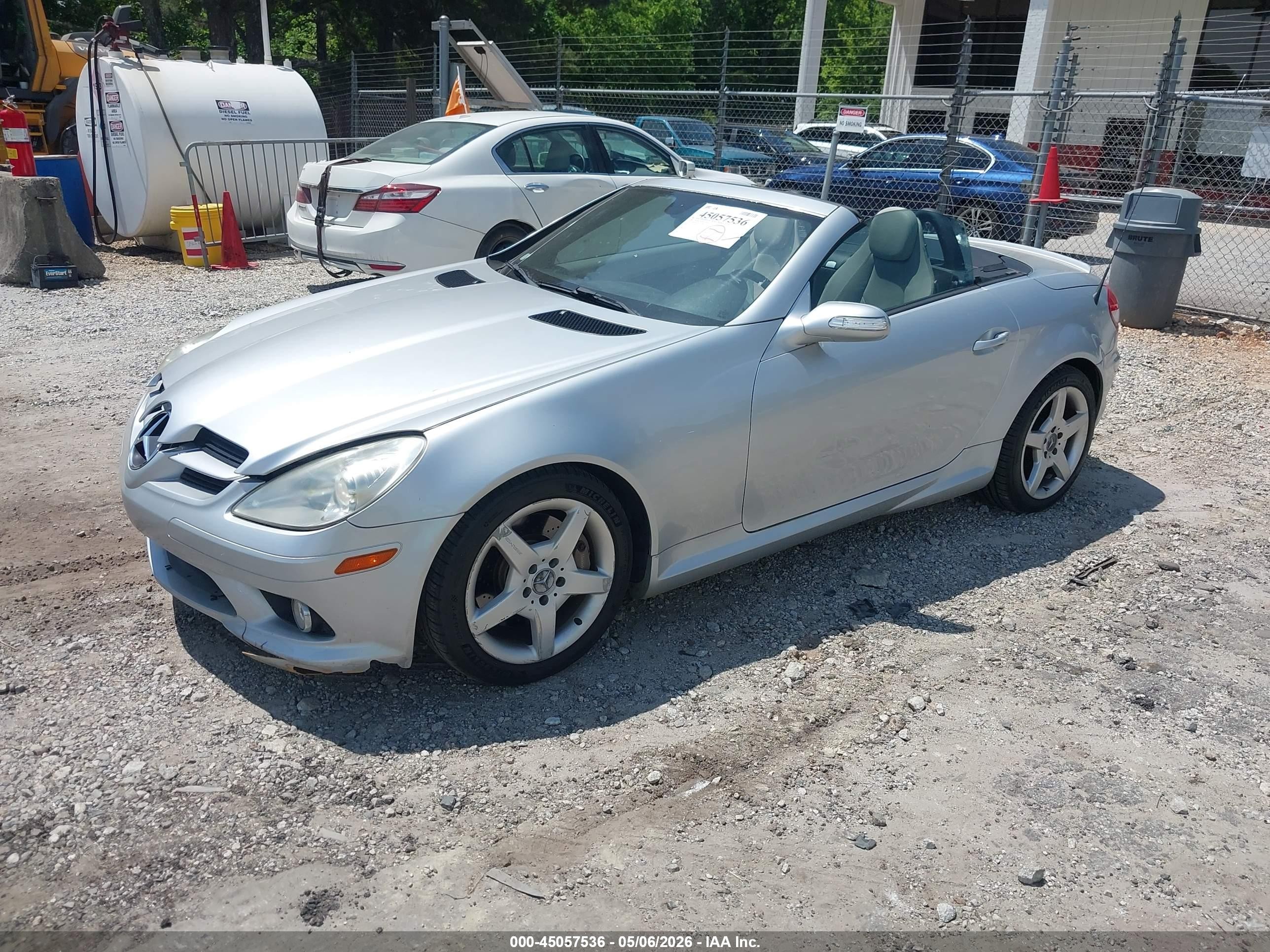 2007 Mercedes-benz Slk 350   Silver vin: WDBWK56F57F152648