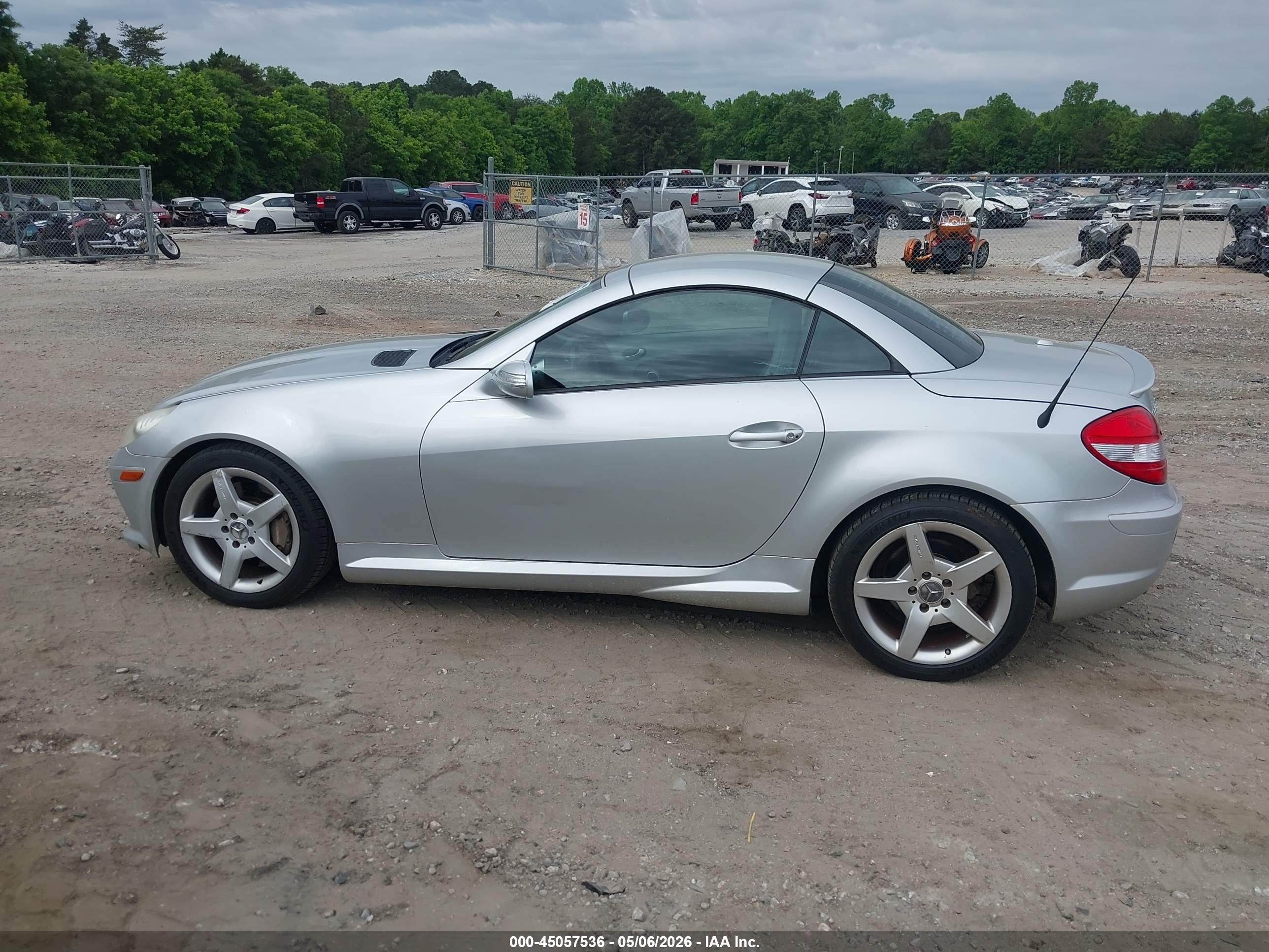 2007 Mercedes-benz Slk 350   Silver vin: WDBWK56F57F152648