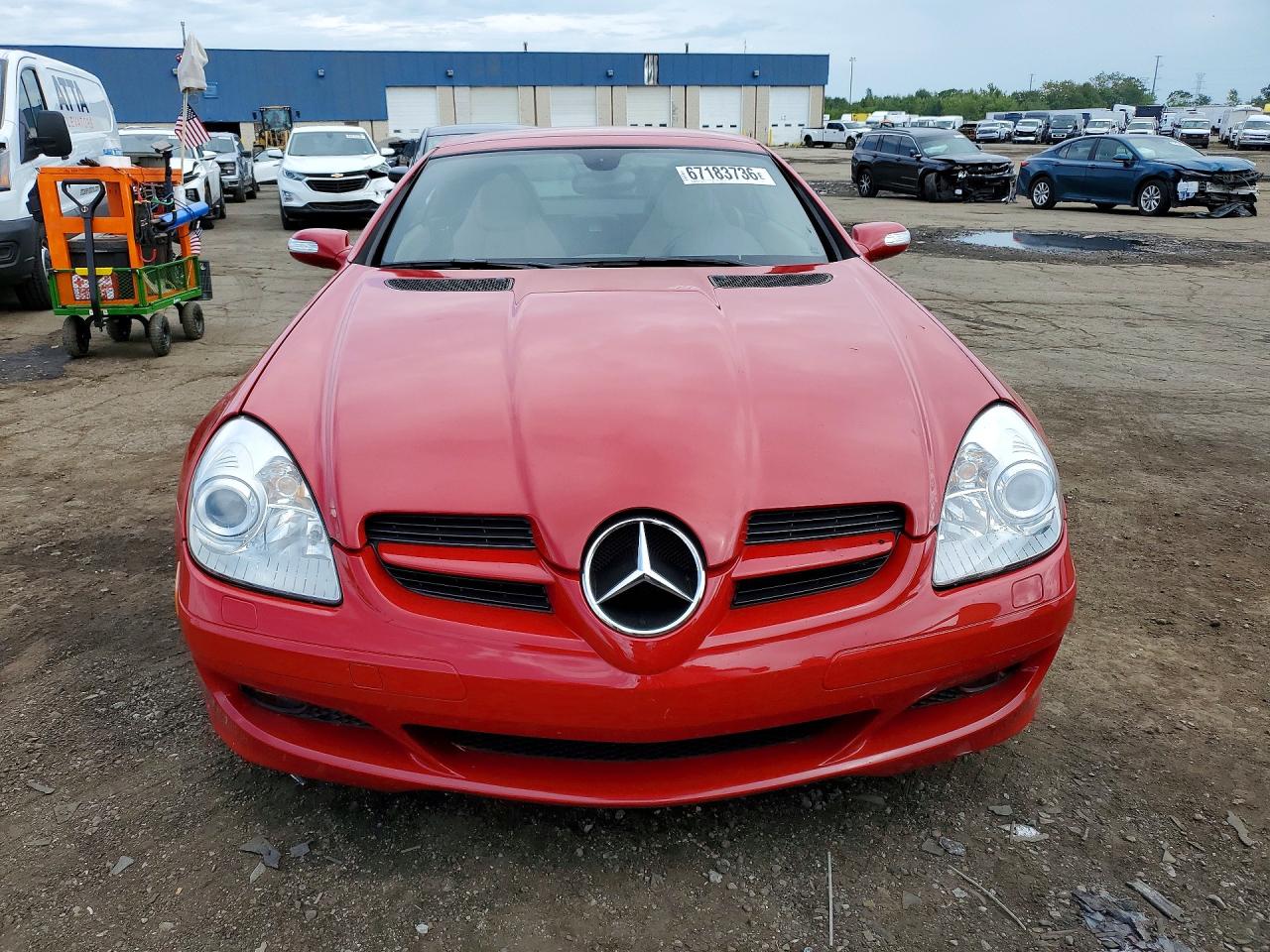 2008 Mercedes-benz Slk350 Red vin: WDBWK56F58F184310
