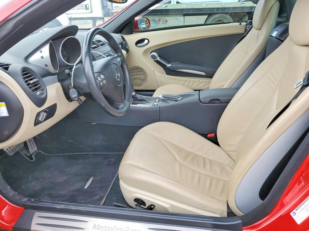 2008 Mercedes-benz Slk350 Red vin: WDBWK56F58F184310