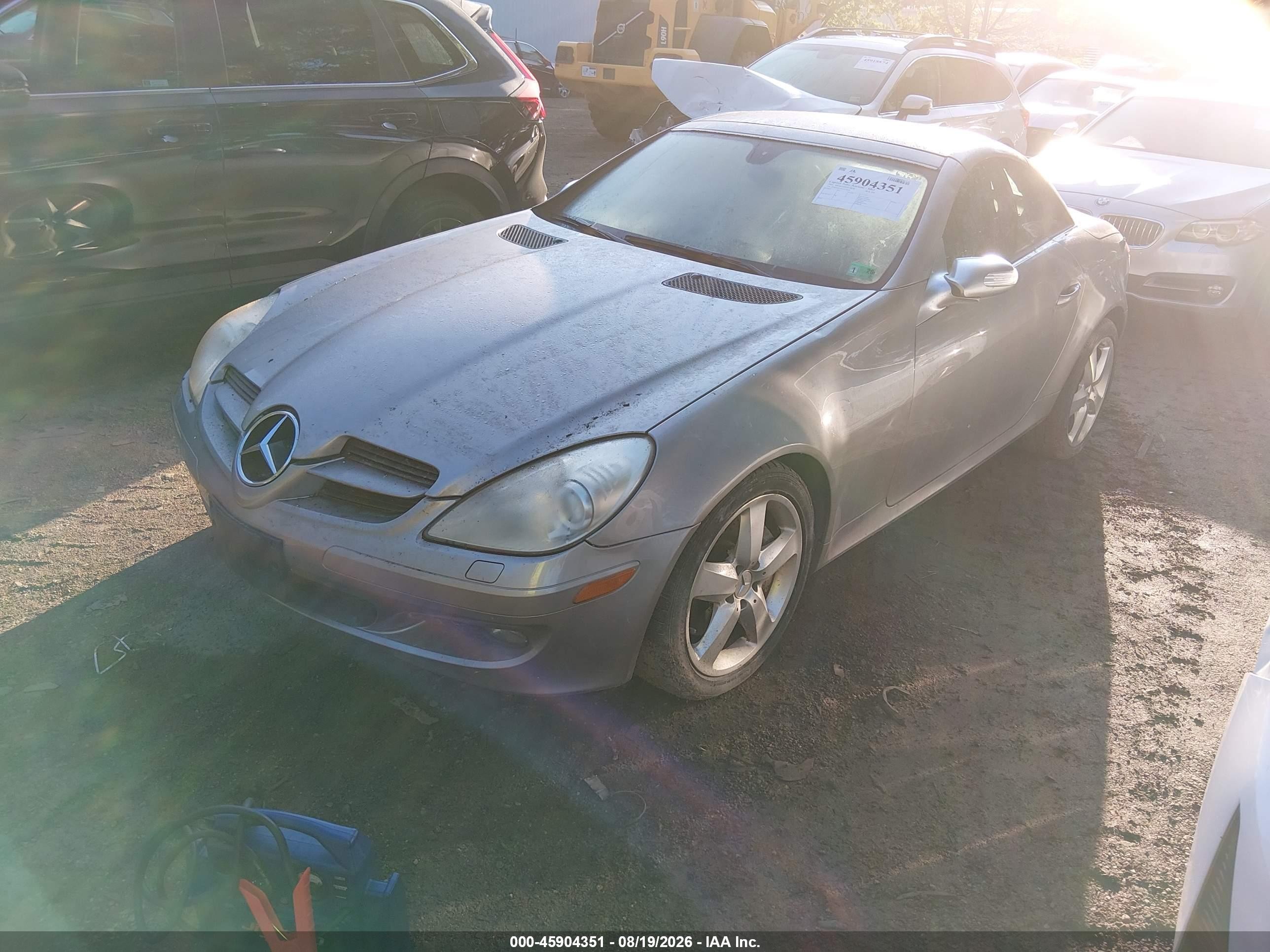 2005 Mercedes-benz Slk 350   Silver vin: WDBWK56F65F028658