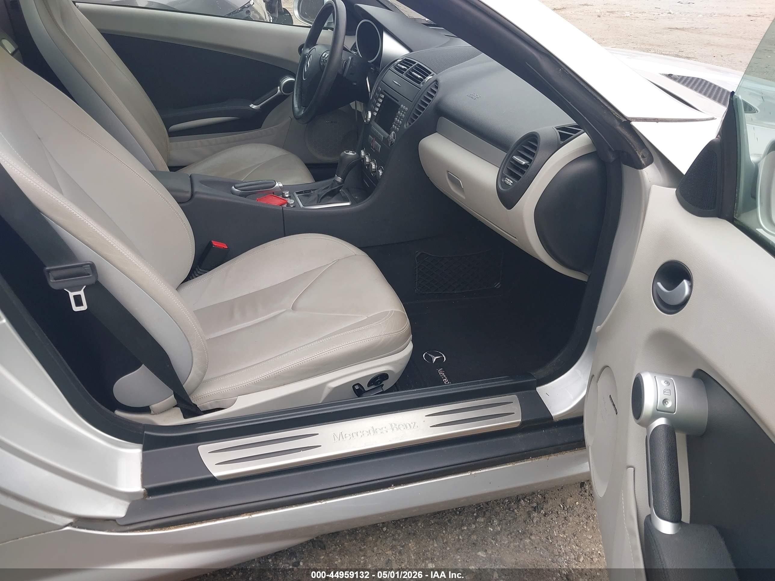 2007 Mercedes-benz Slk 350   Silver vin: WDBWK56F67F168891