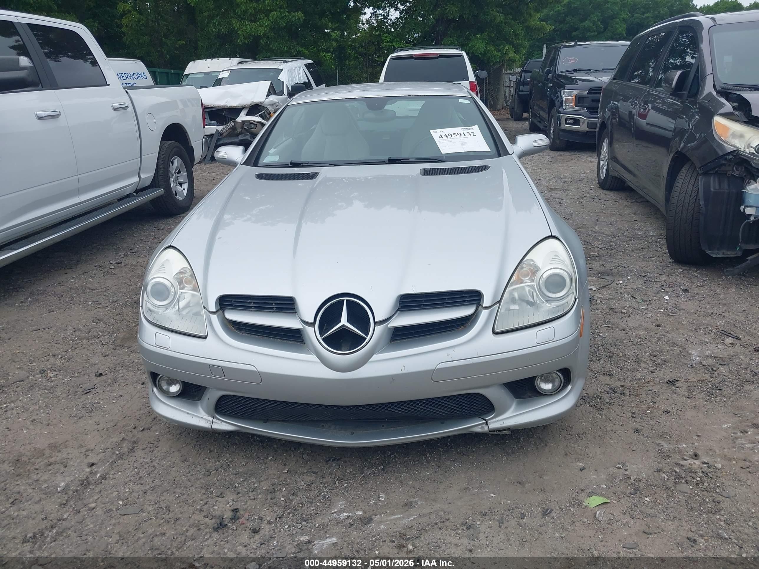2007 Mercedes-benz Slk 350   Silver vin: WDBWK56F67F168891
