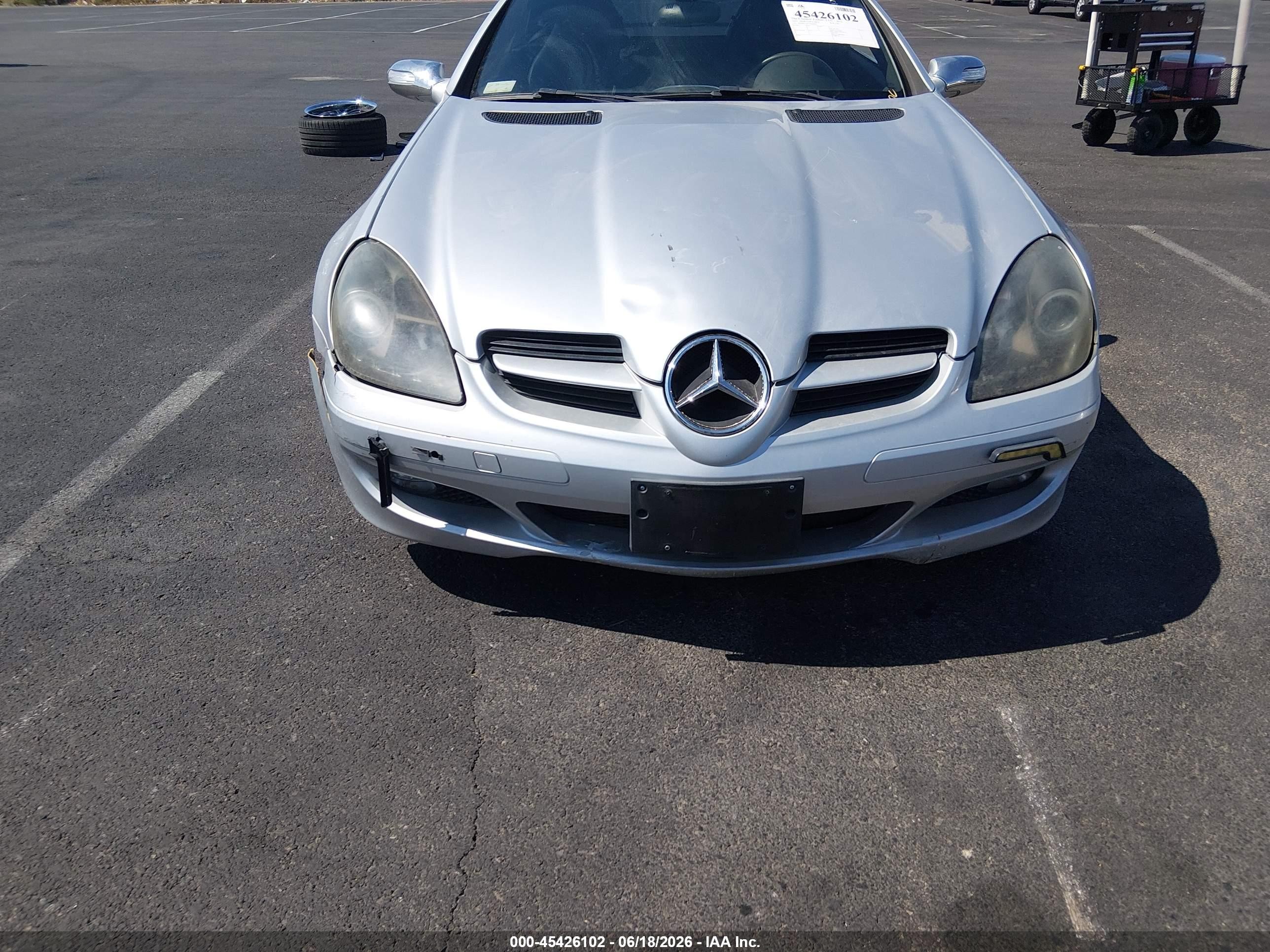 2005 Mercedes-benz Slk 350   Silver vin: WDBWK56F75F048045