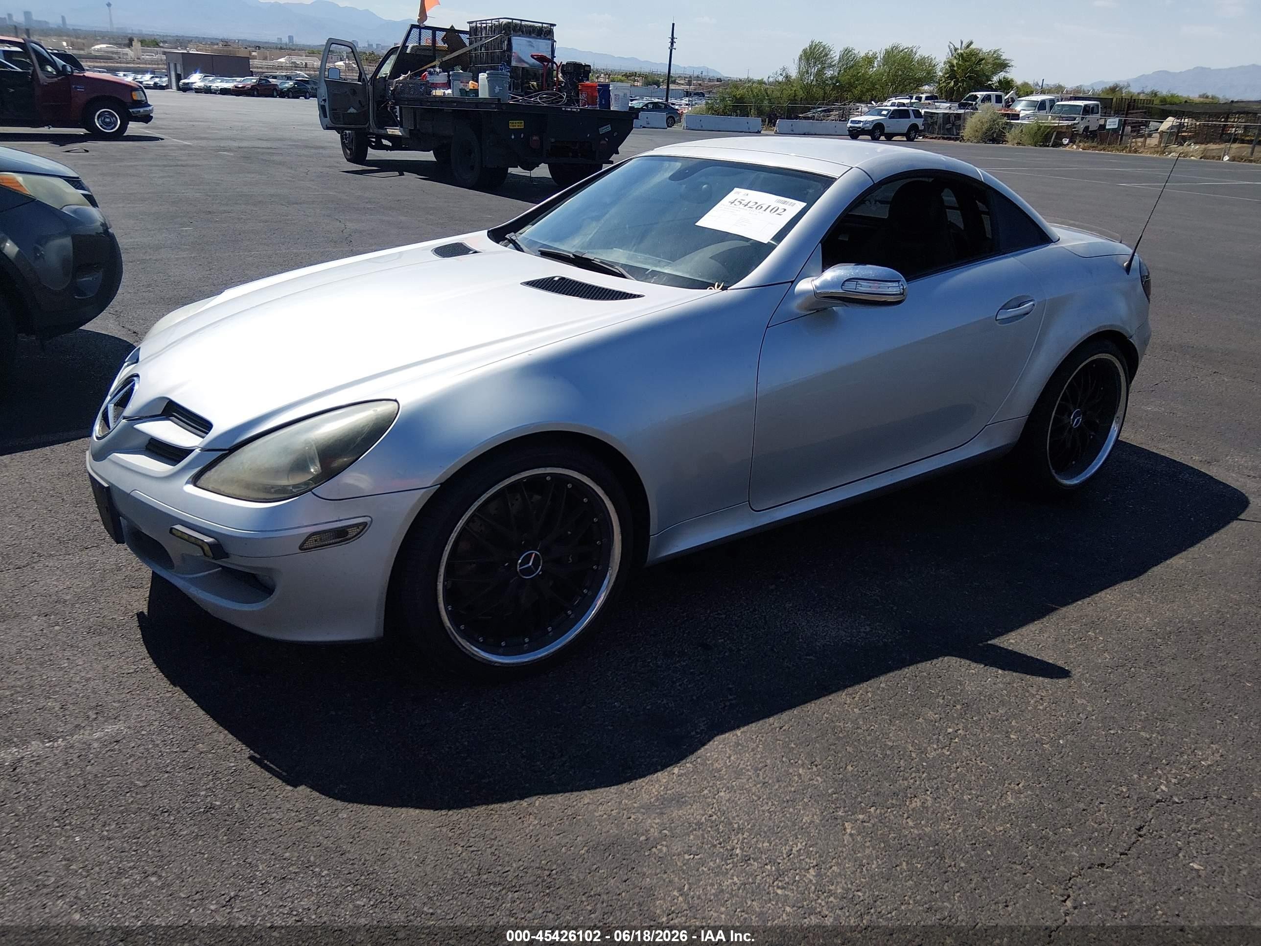 2005 Mercedes-benz Slk 350   Silver vin: WDBWK56F75F048045