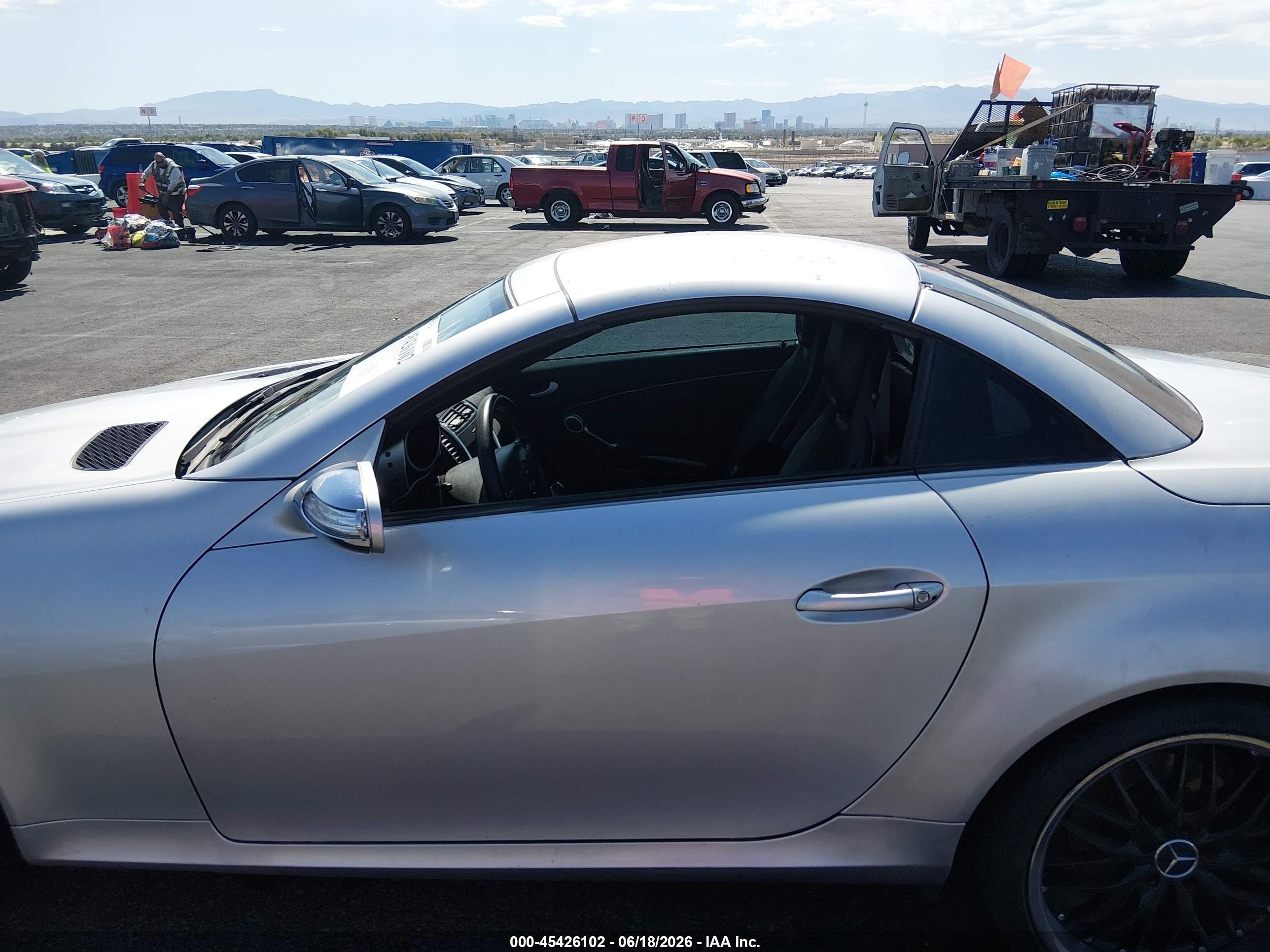 2005 Mercedes-benz Slk 350   Silver vin: WDBWK56F75F048045