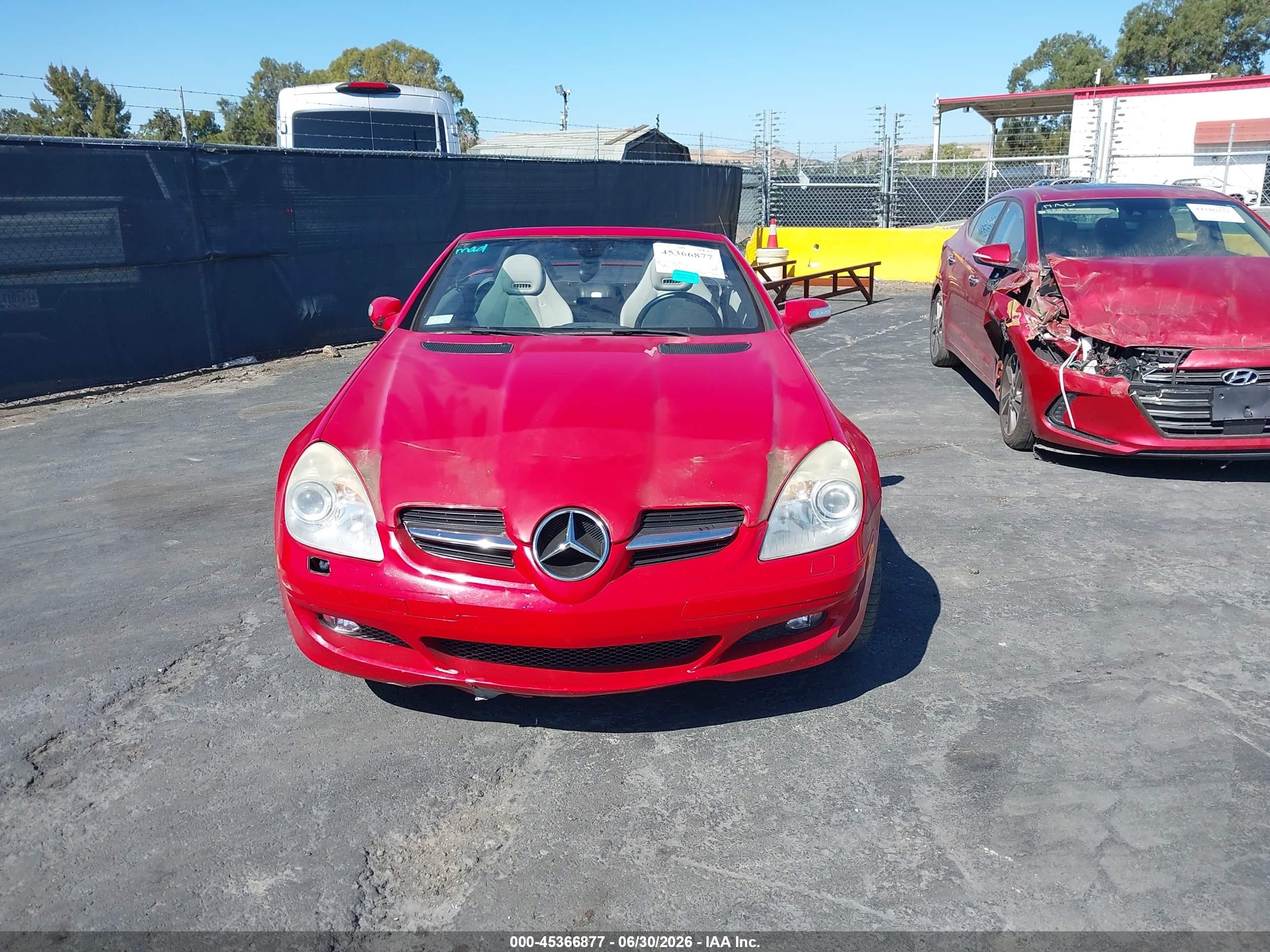 2006 Mercedes-benz Slk 350   Red vin: WDBWK56F76F082729