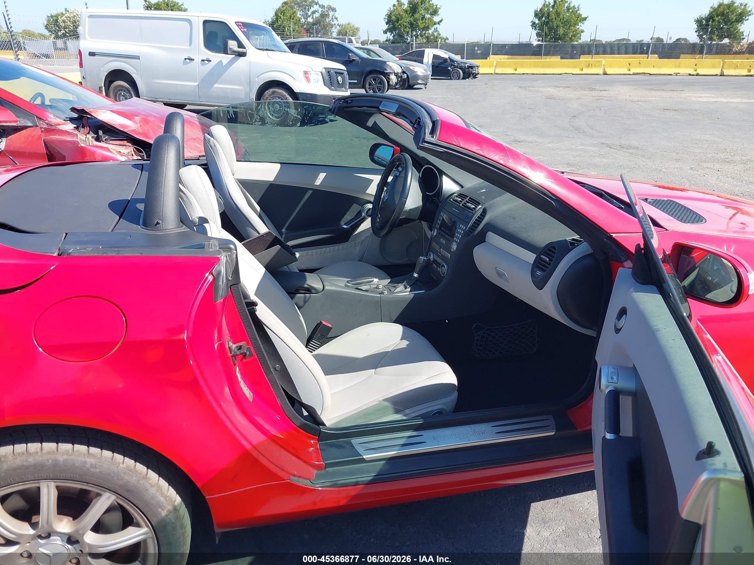 2006 Mercedes-benz Slk 350   Red vin: WDBWK56F76F082729