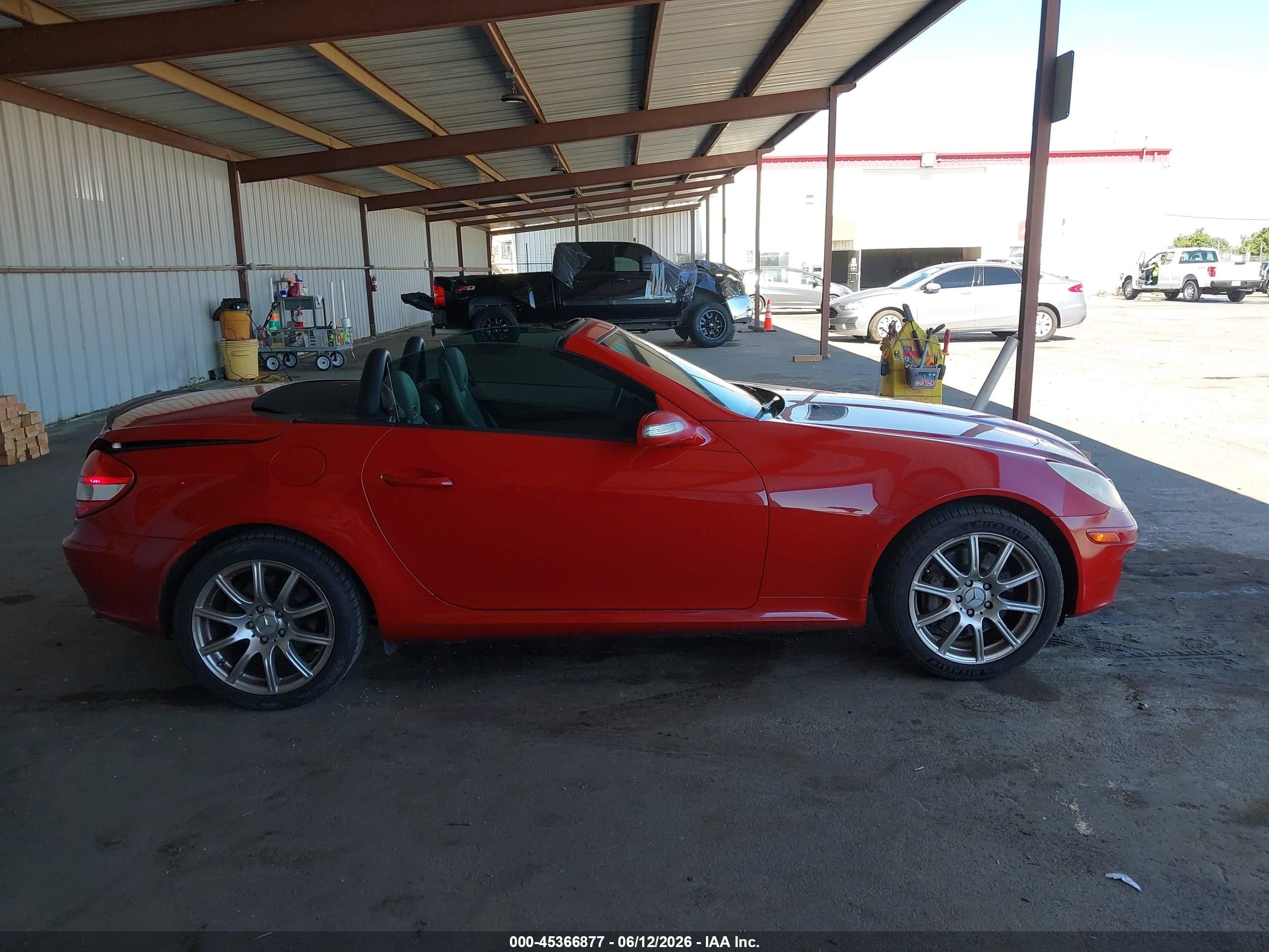 2006 Mercedes-benz Slk 350   Red vin: WDBWK56F76F082729