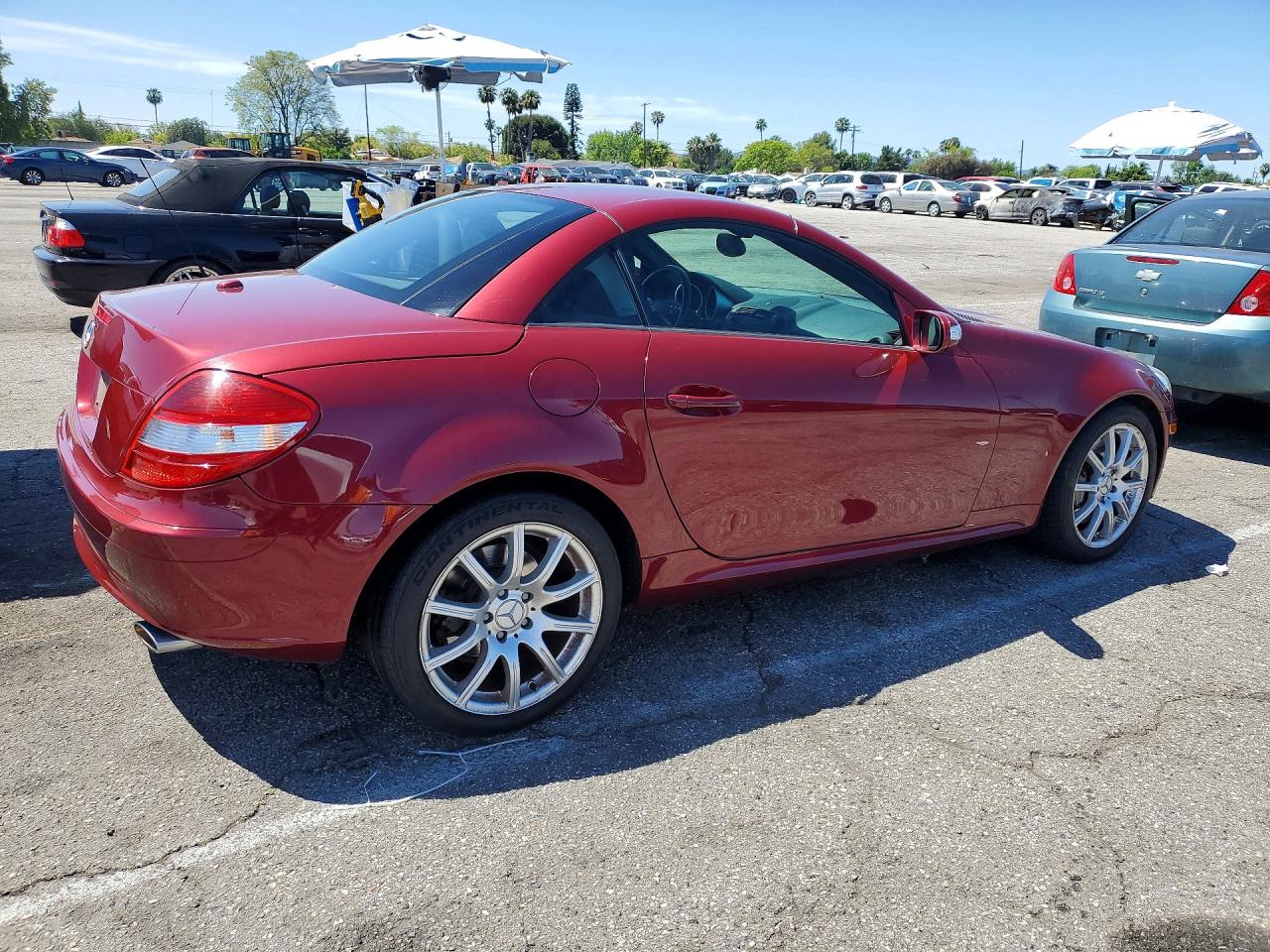 2007 Mercedes Benz Slk 350 Red vin: WDBWK56F77F151565