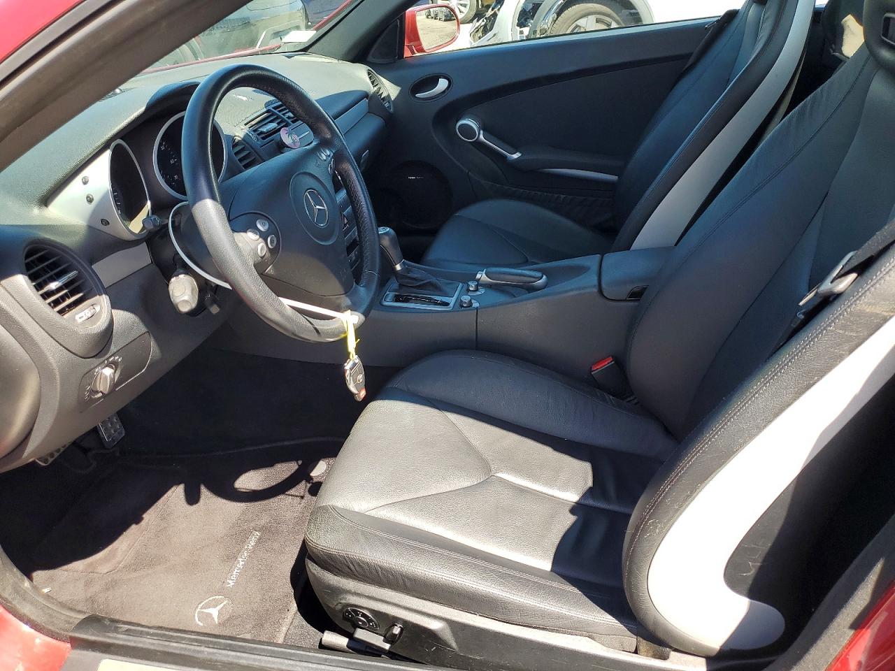 2007 Mercedes Benz Slk 350 Red vin: WDBWK56F77F151565