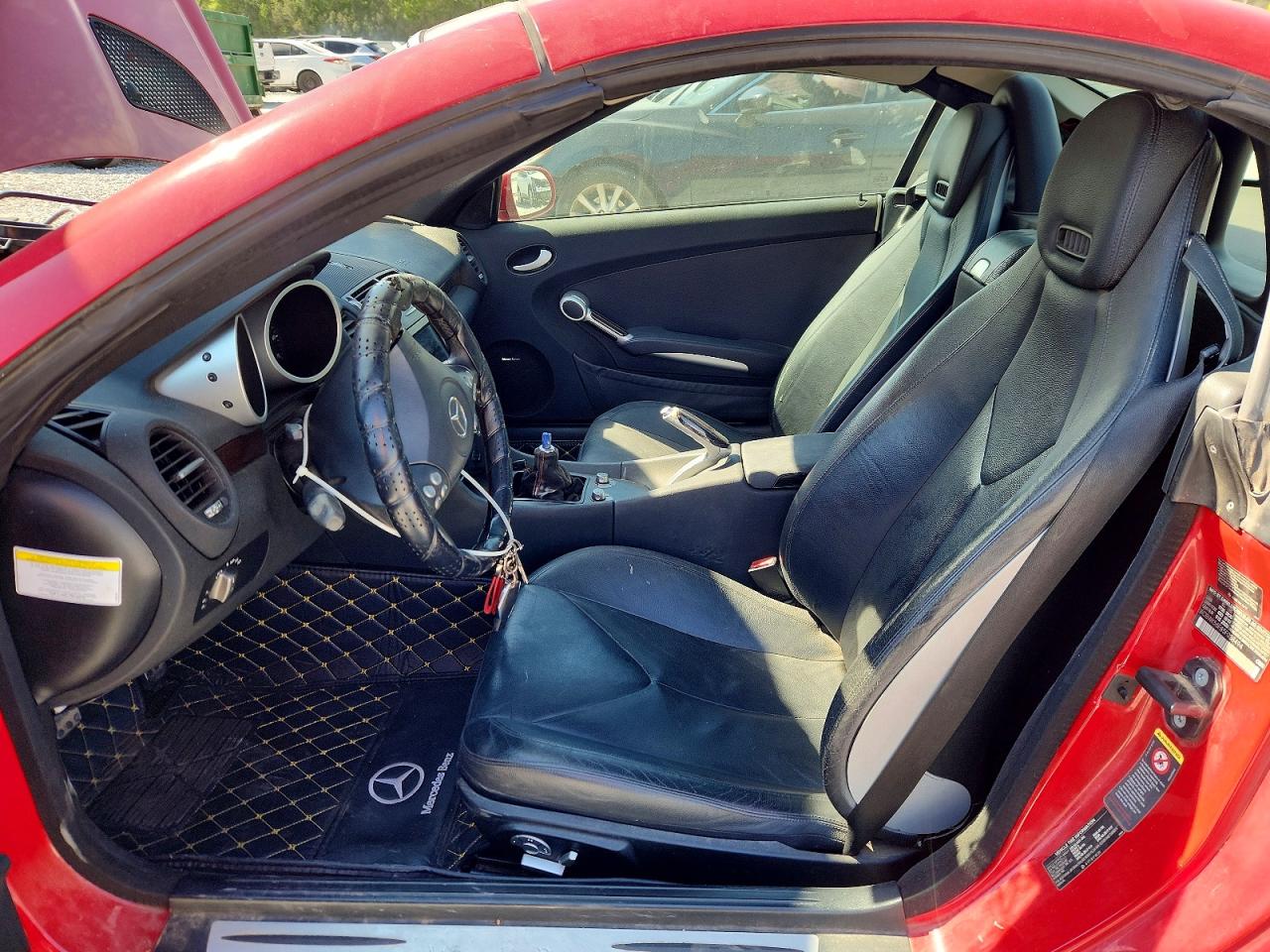 2005 Mercedes-benz Slk 350 Red vin: WDBWK56F85F038494
