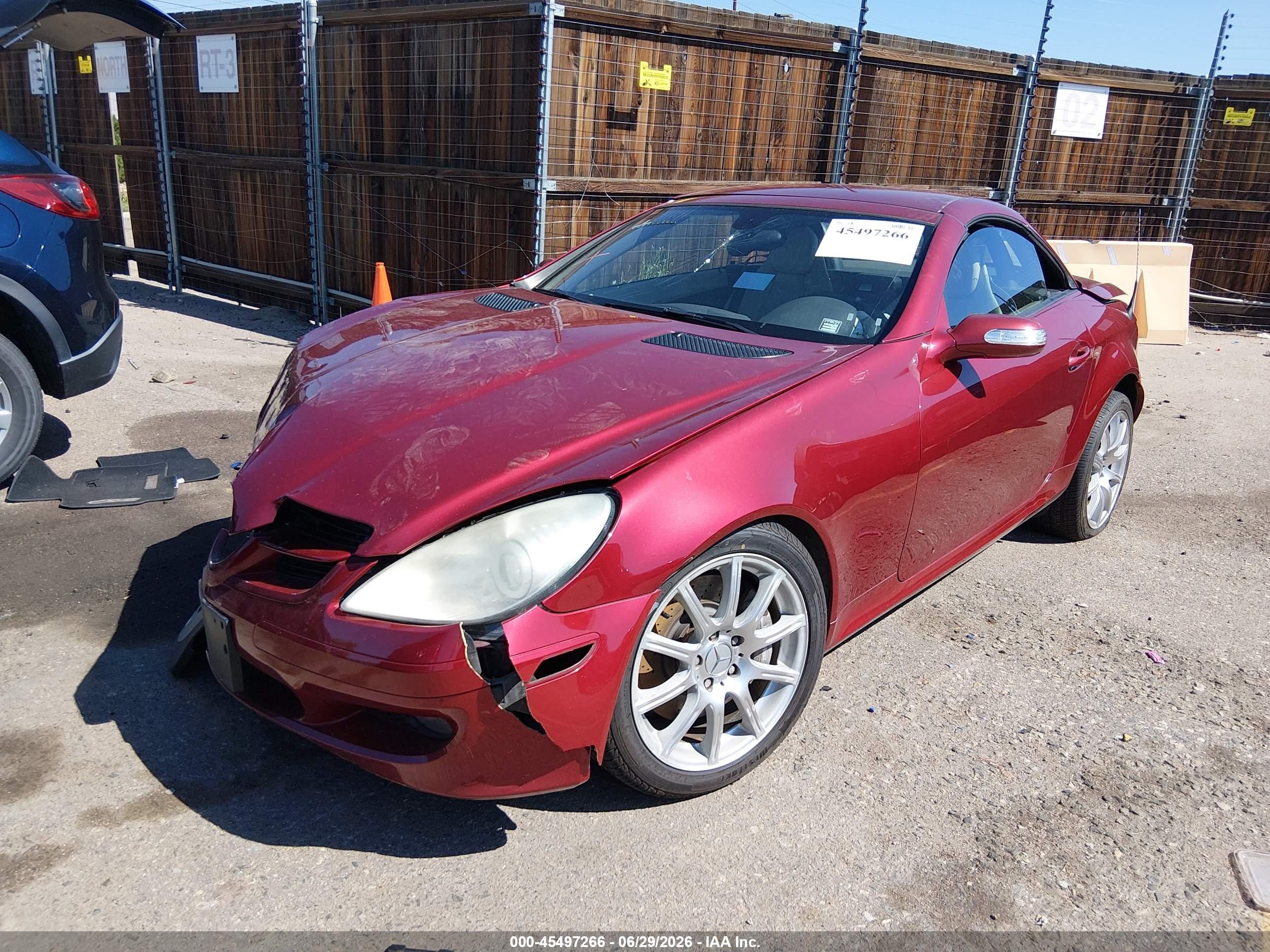 2005 Mercedes-benz Slk 350   Red vin: WDBWK56F85F047843