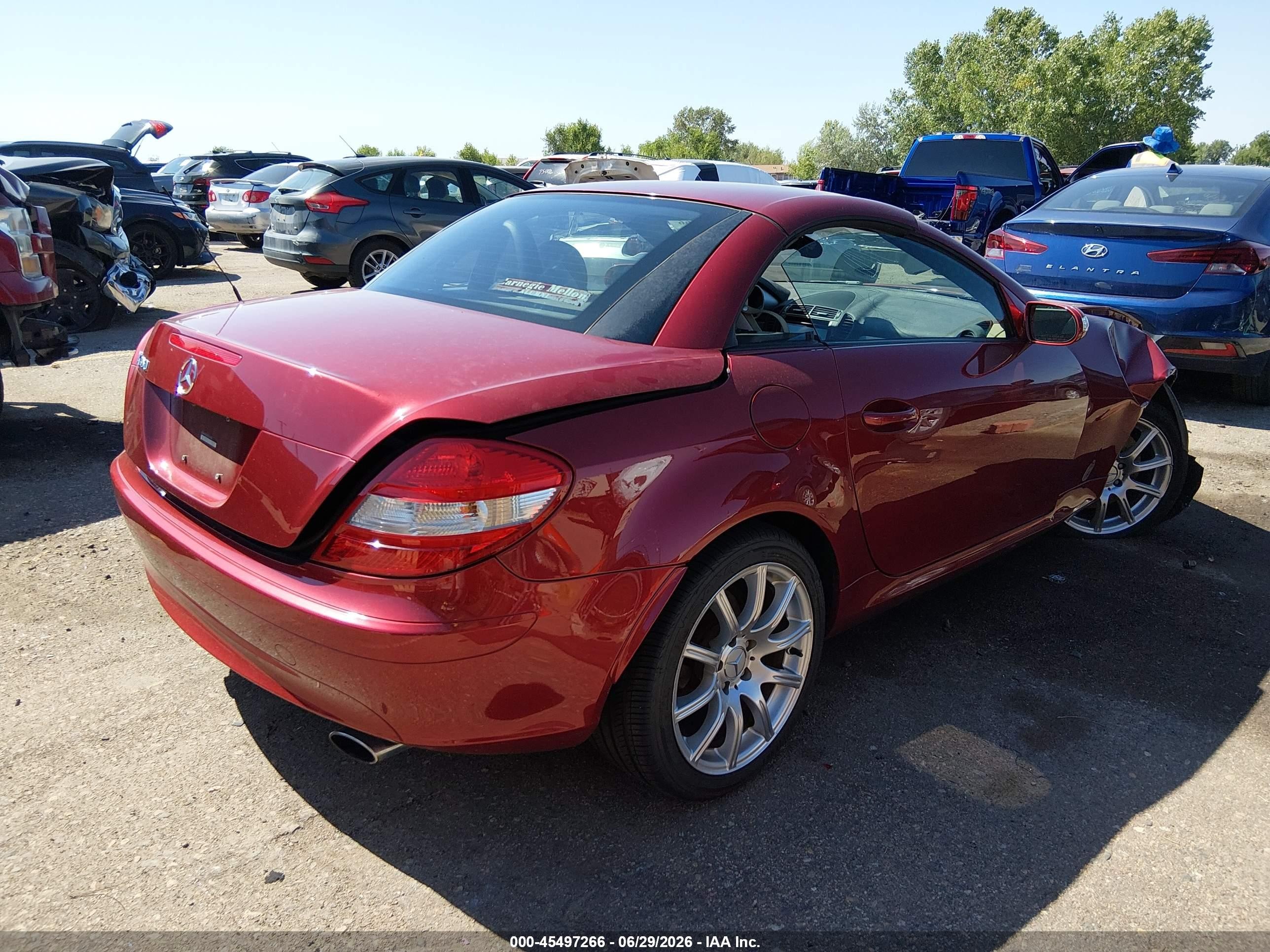 2005 Mercedes-benz Slk 350   Red vin: WDBWK56F85F047843