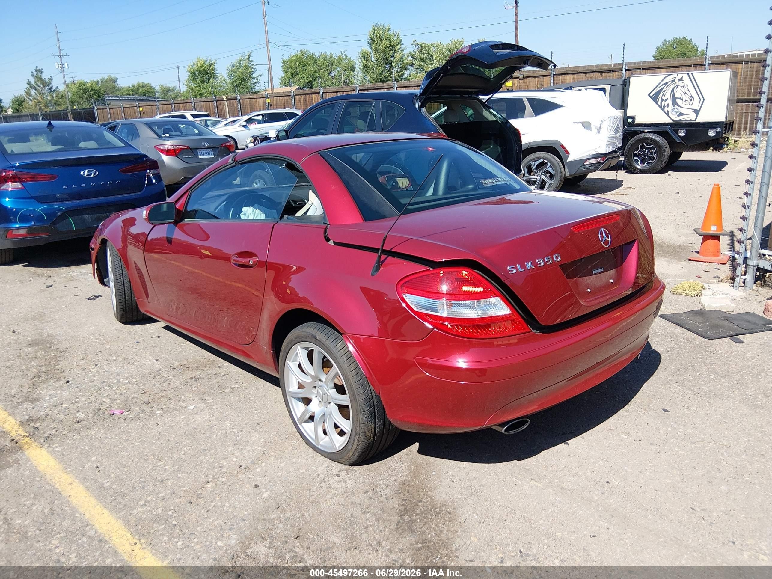 2005 Mercedes-benz Slk 350   Red vin: WDBWK56F85F047843