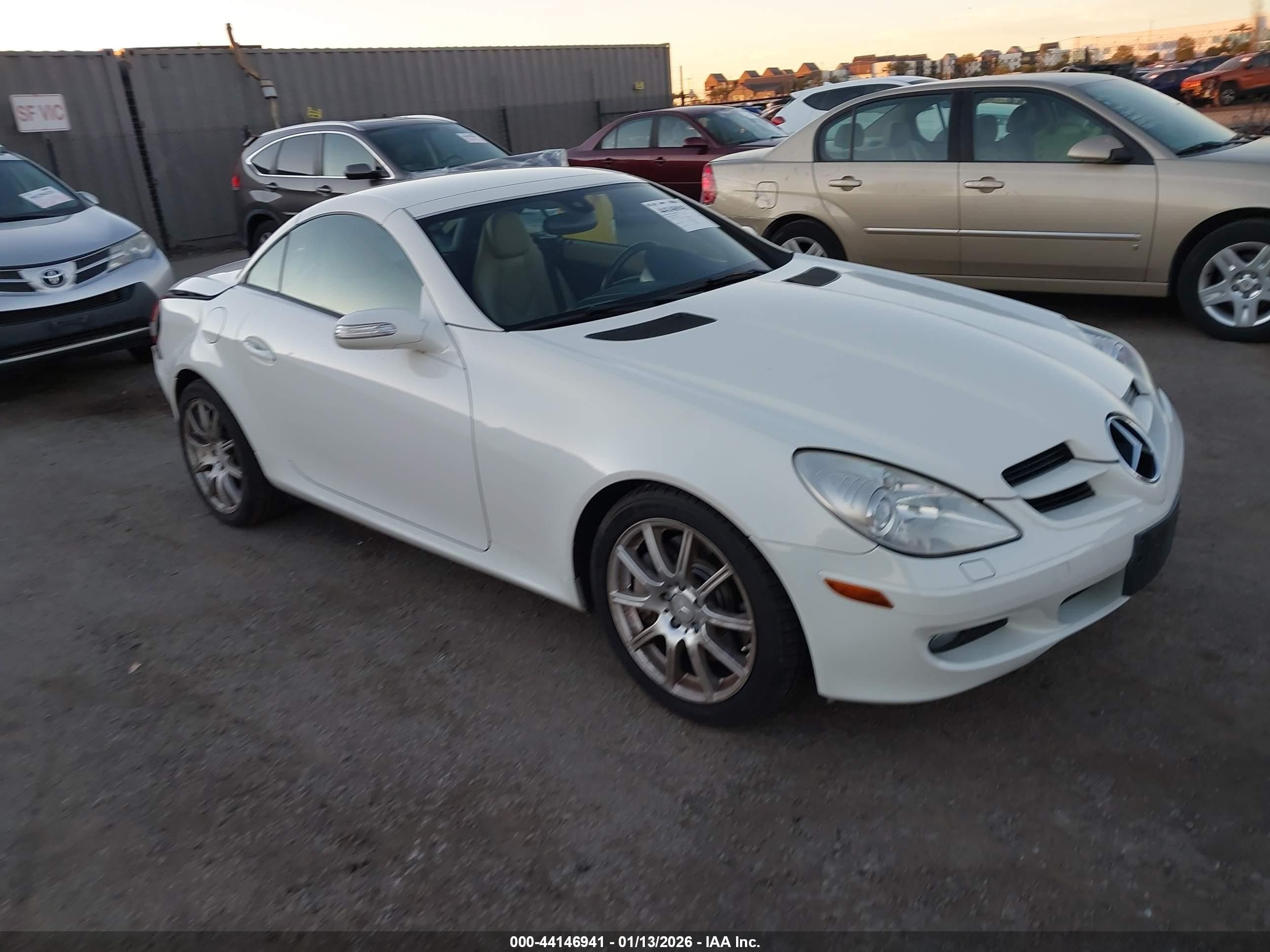 2008 Mercedes-benz Slk 350   White vin: WDBWK56F98F174962