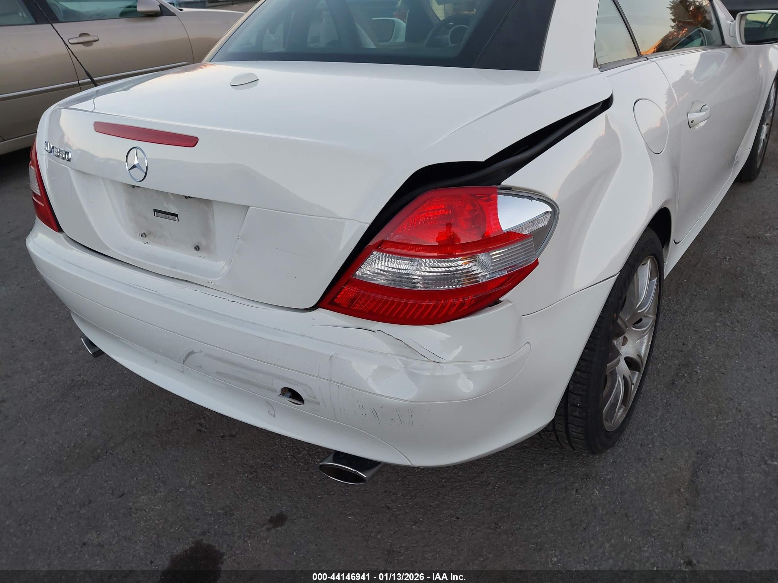 2008 Mercedes-benz Slk 350   White vin: WDBWK56F98F174962