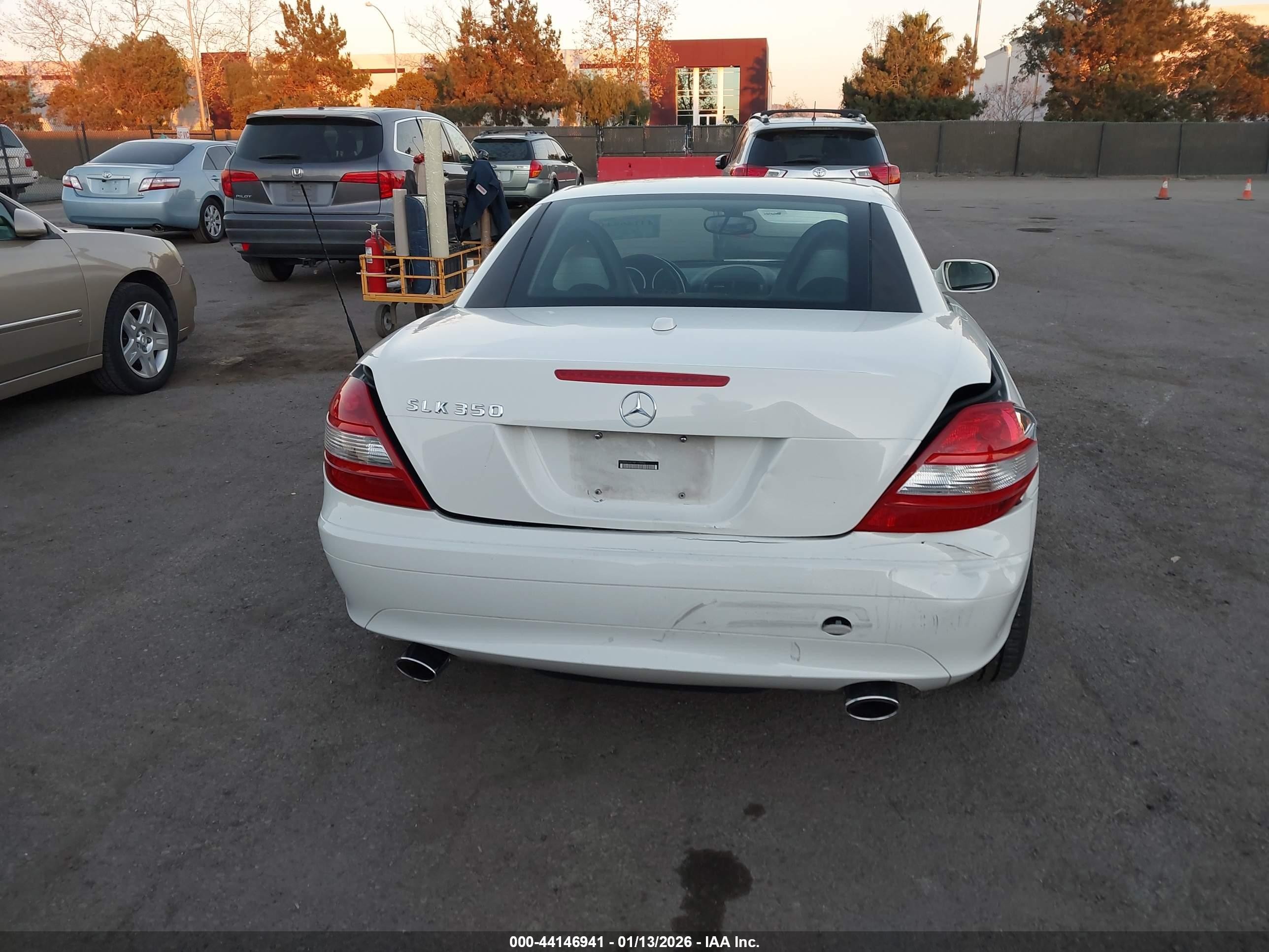2008 Mercedes-benz Slk 350   White vin: WDBWK56F98F174962