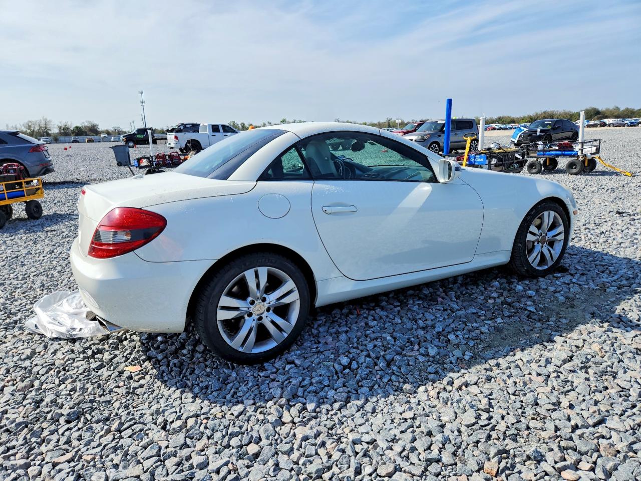 2009 Mercedes-benz Slk 350 White vin: WDBWK58F29F190984