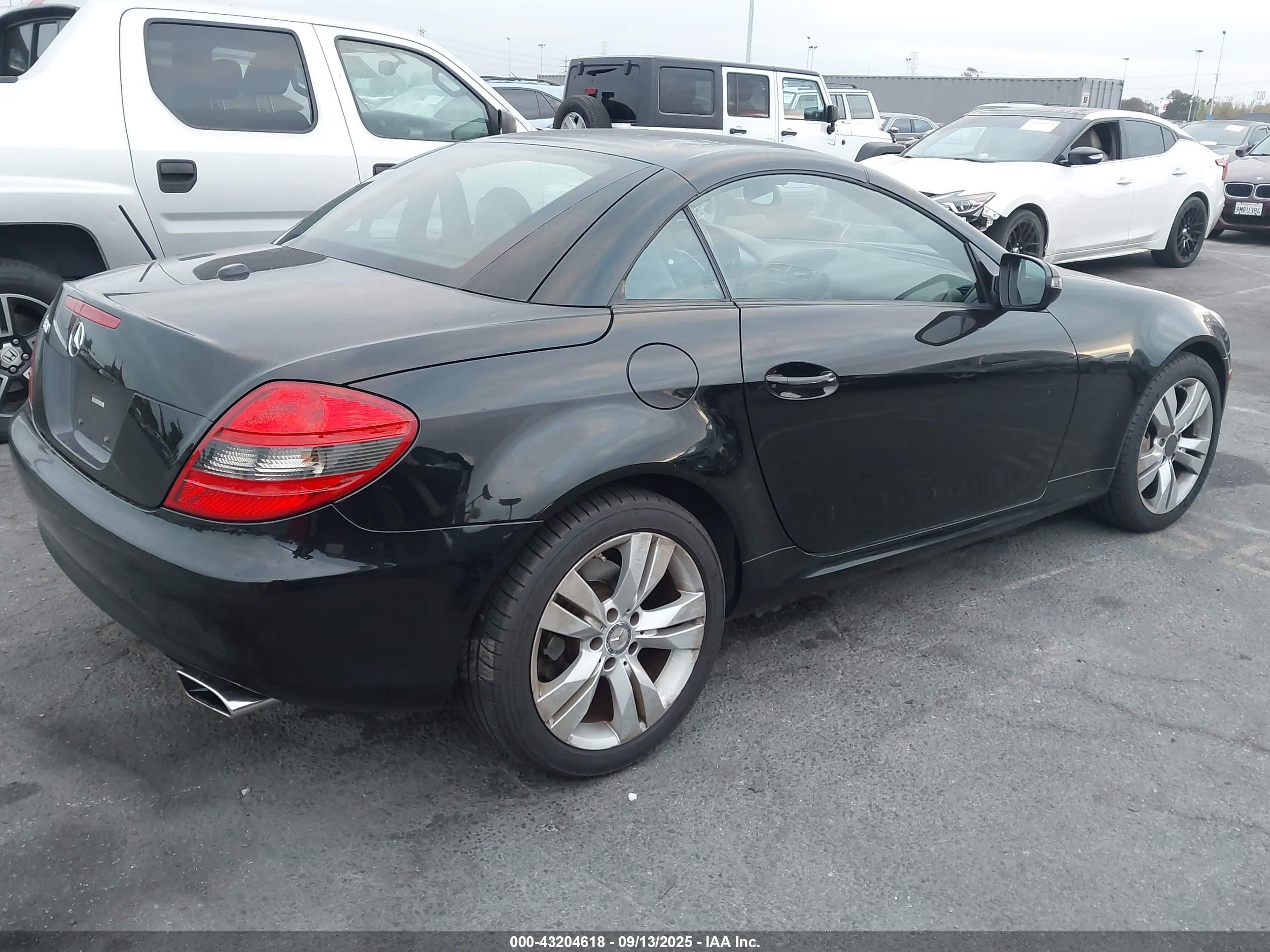 2009 Mercedes-benz Slk 350   Black vin: WDBWK58F29F191603