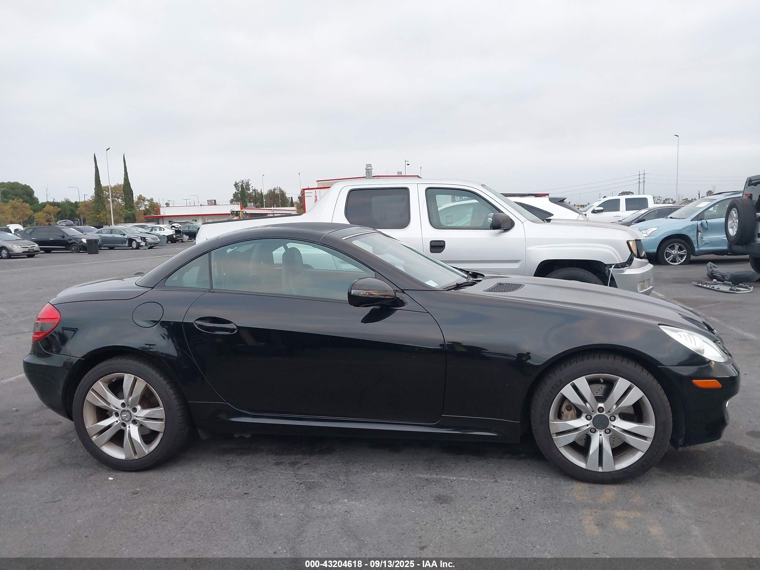 2009 Mercedes-benz Slk 350   Black vin: WDBWK58F29F191603