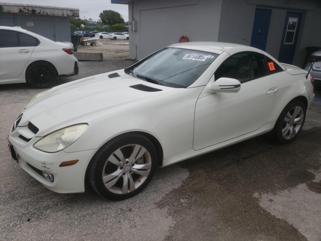 2009 Mercedes-benz Slk 350 White vin: WDBWK58F29F191892