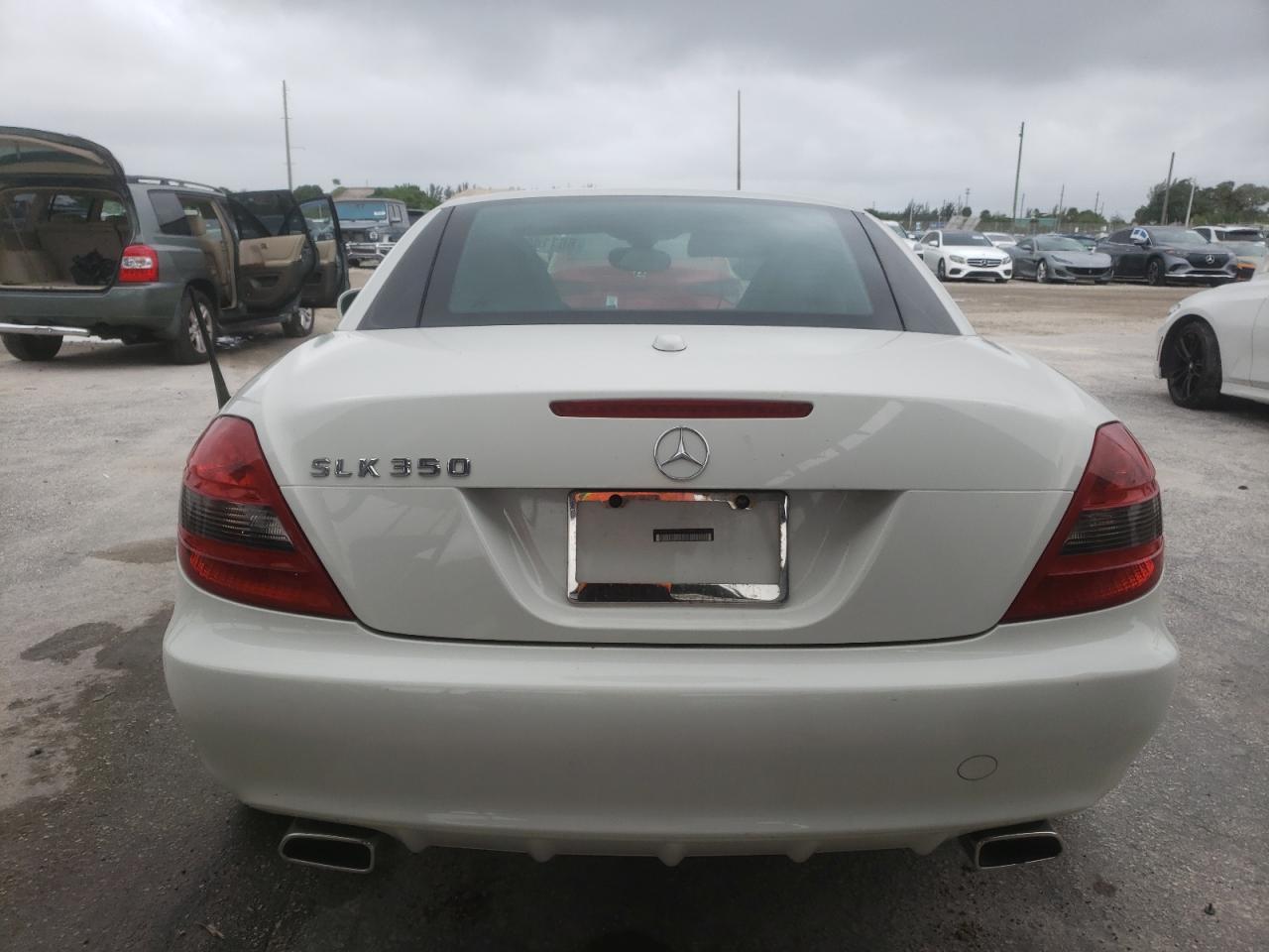 2009 Mercedes-benz Slk 350 White vin: WDBWK58F29F191892