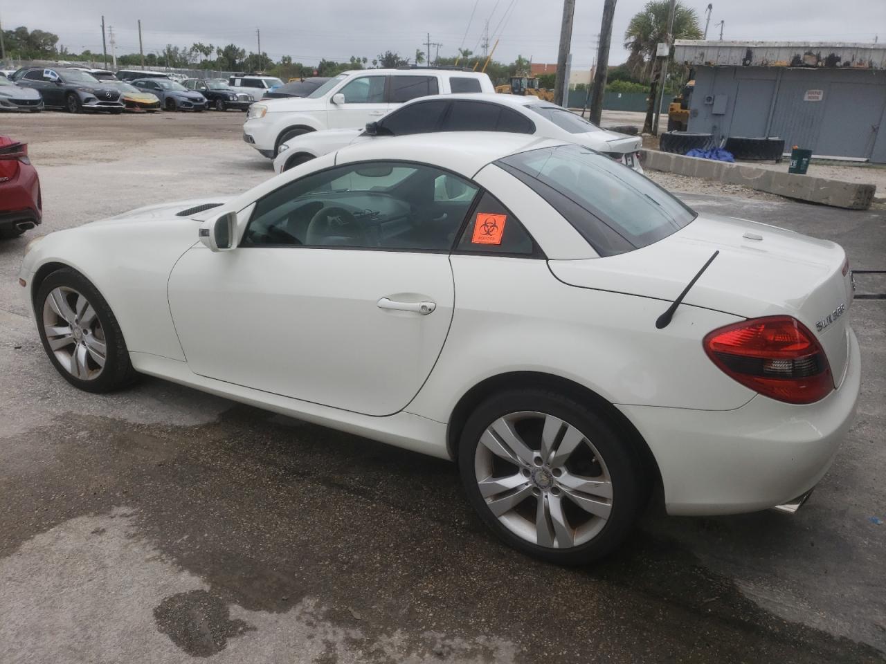2009 Mercedes-benz Slk 350 White vin: WDBWK58F29F191892