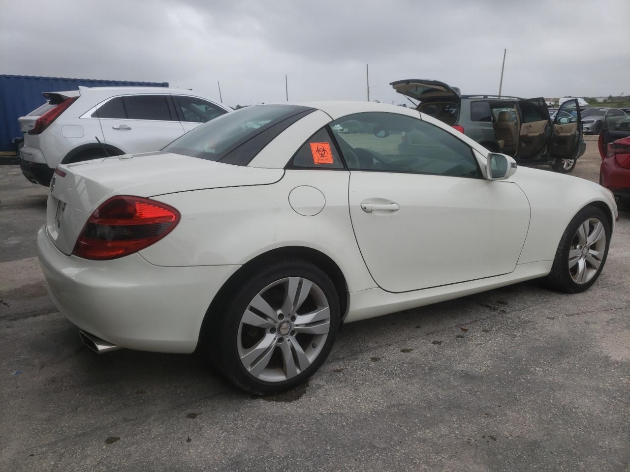 2009 Mercedes-benz Slk 350 White vin: WDBWK58F29F191892