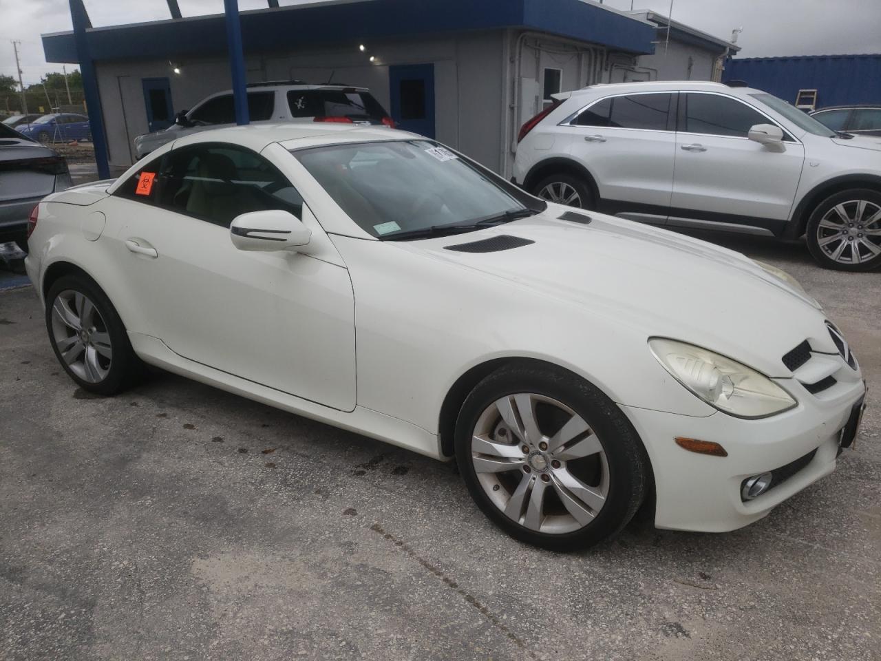 2009 Mercedes-benz Slk 350 White vin: WDBWK58F29F191892