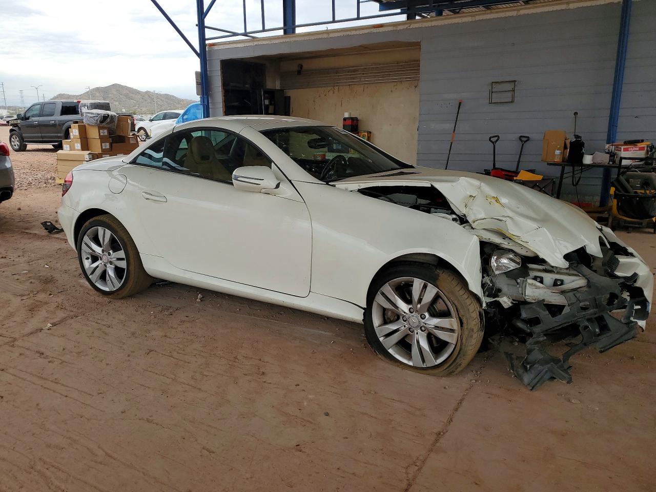 2009 Mercedes-benz Slk 350 White vin: WDBWK58F49F194566