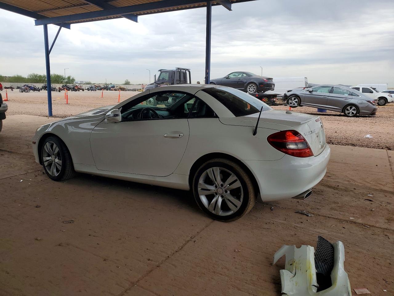 2009 Mercedes-benz Slk 350 White vin: WDBWK58F49F194566