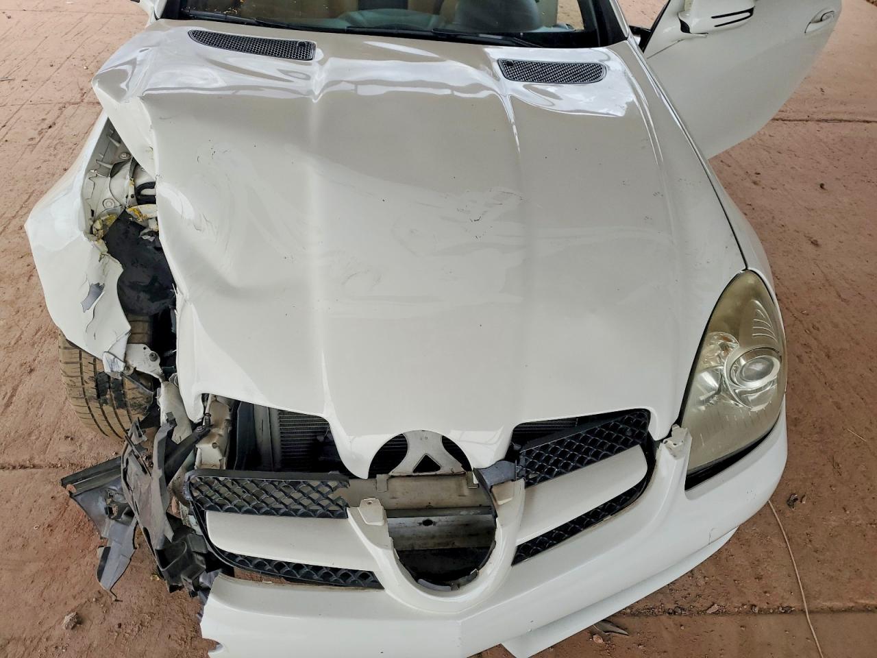 2009 Mercedes-benz Slk 350 White vin: WDBWK58F49F194566