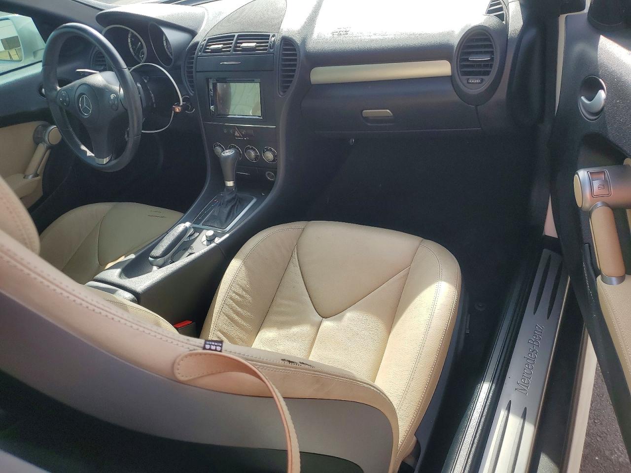 2009 Mercedes-benz Slk 350 White vin: WDBWK58F69F190423