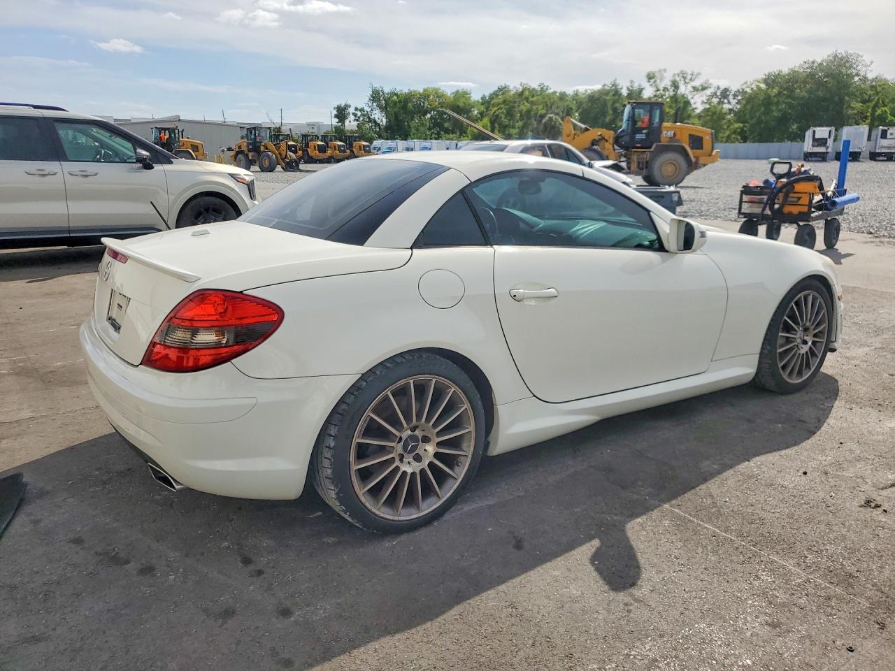 2009 Mercedes-benz Slk 350 White vin: WDBWK58F69F190423
